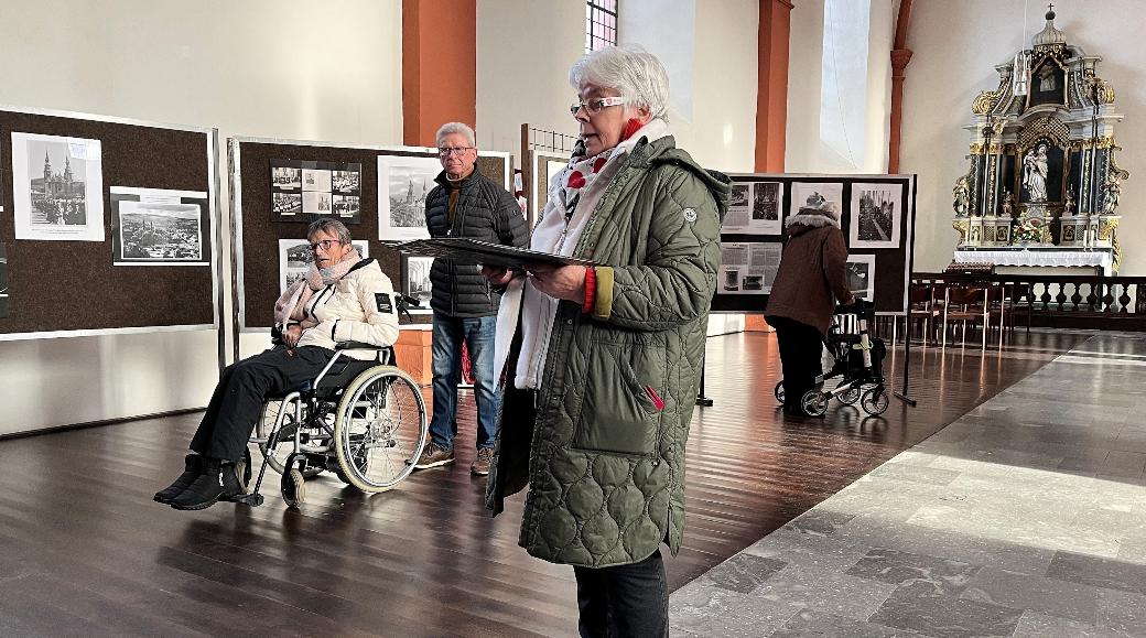 Monika Rolef bei ihrer Begrüßung in der St.-Salvator-Basilika.