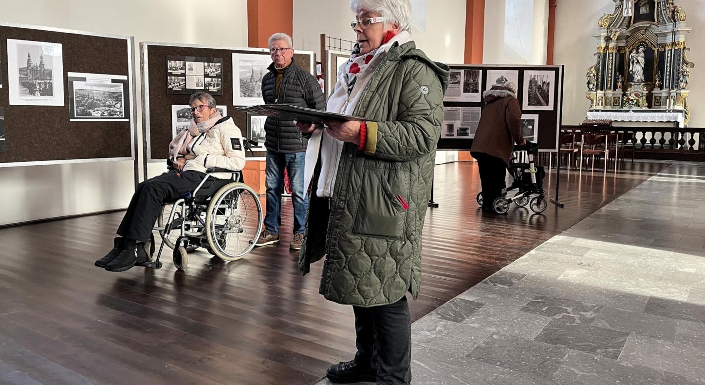 Monika Rolef bei ihrer Begrüßung in der St.-Salvator-Basilika.