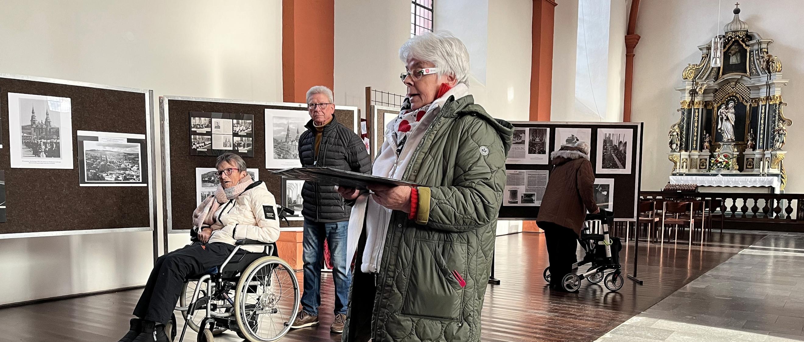 Monika Rolef bei ihrer Begrüßung in der St.-Salvator-Basilika.