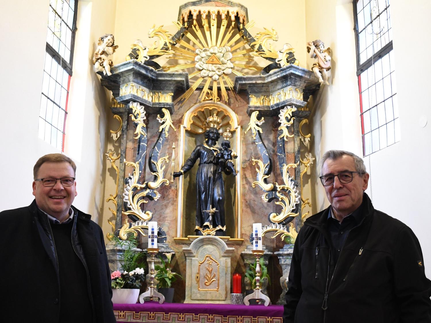 Pfarrer Stefan  Dumont (links) und Dieter Dieler freuen sich auf die Wallfahrtssaison.
