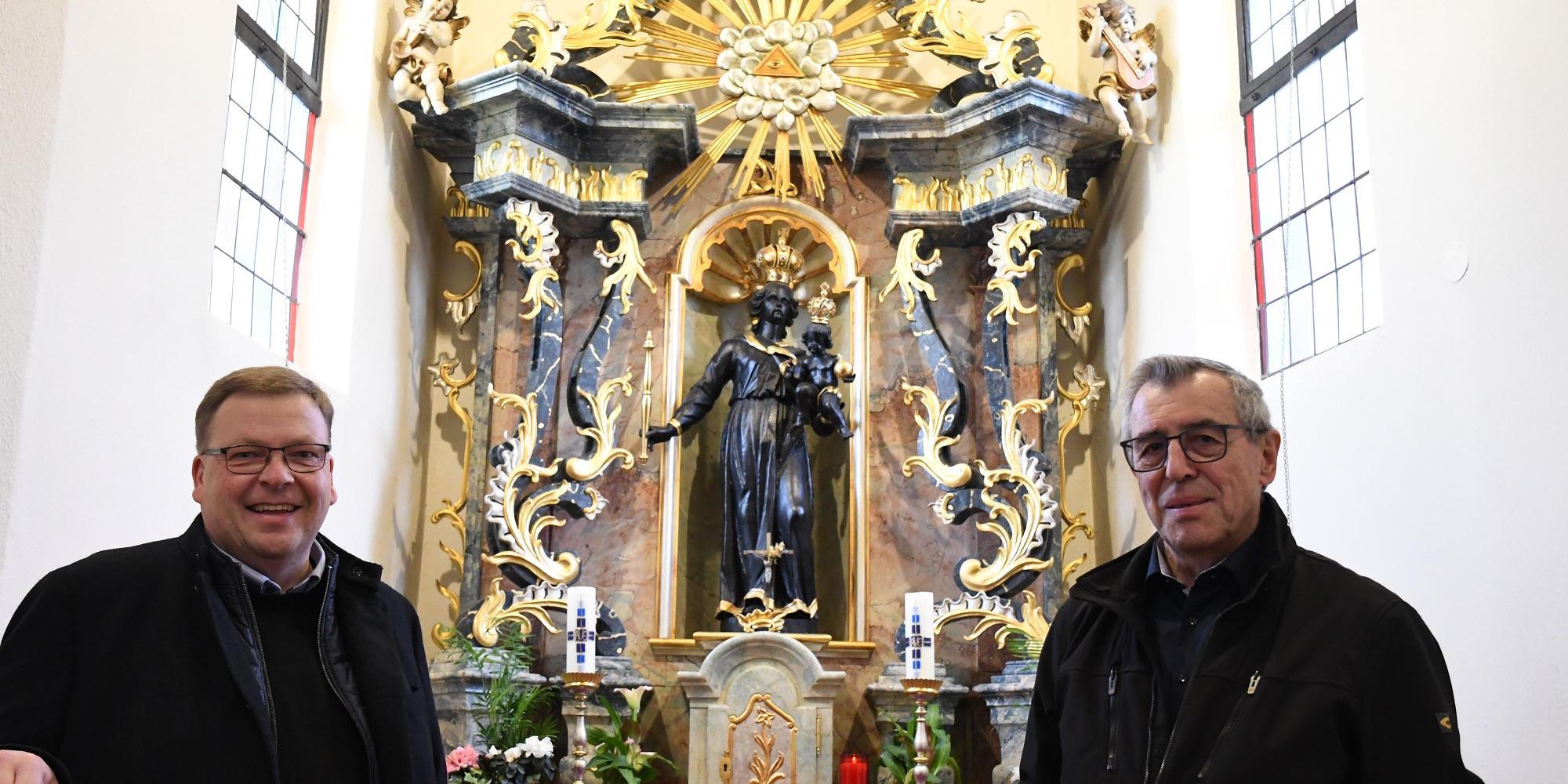Pfarrer Stefan  Dumont (links) und Dieter Dieler freuen sich auf die Wallfahrtssaison.