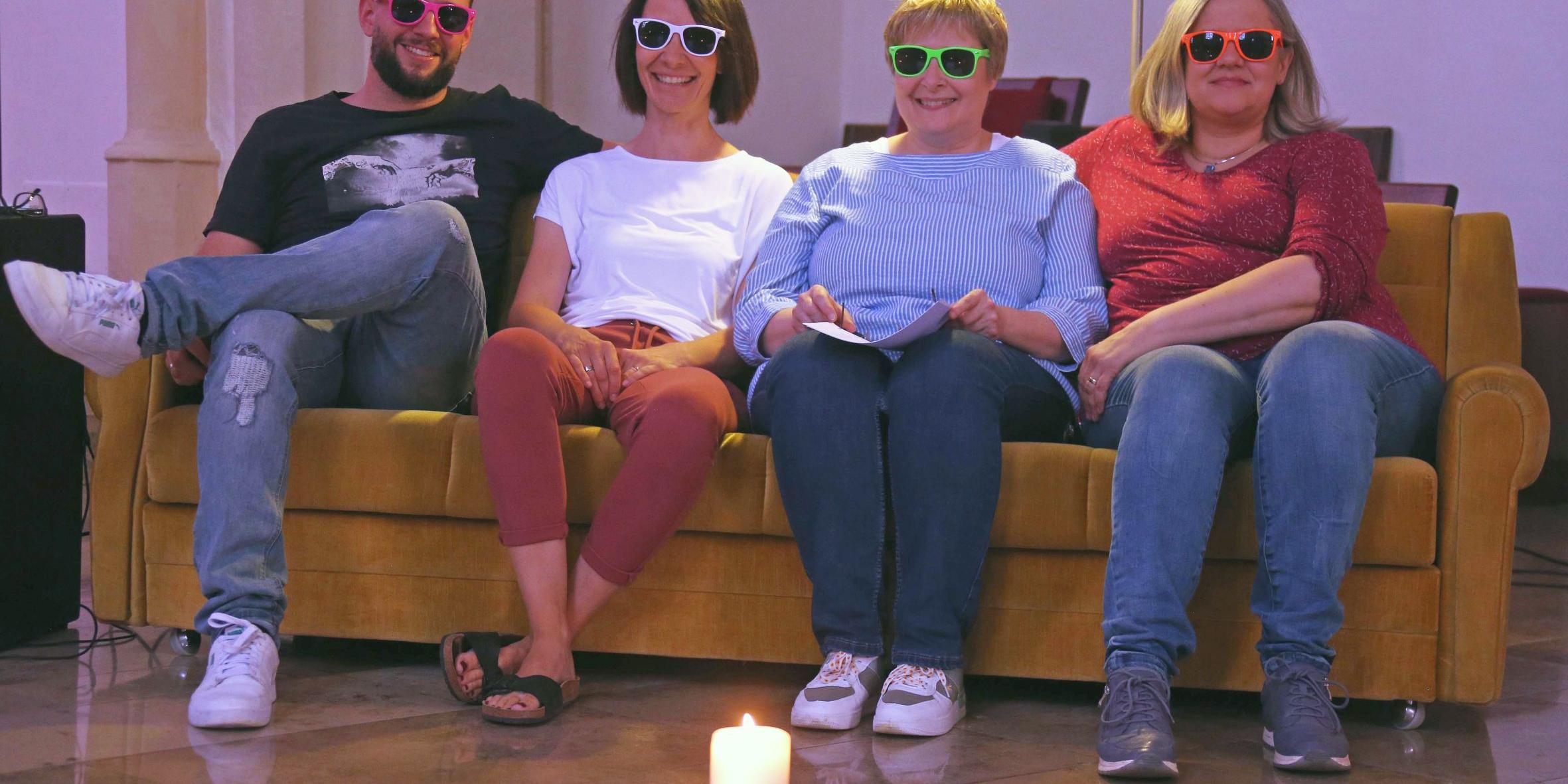 Das Team von „Sofalockend“ setzt sich aus den Ehrenamtlichen Manuel Rawert, Sabine Stallknecht und Annette Fuß (von links) sowie der Gemeindereferentin Hella Wilbert (rechts) zusammen.