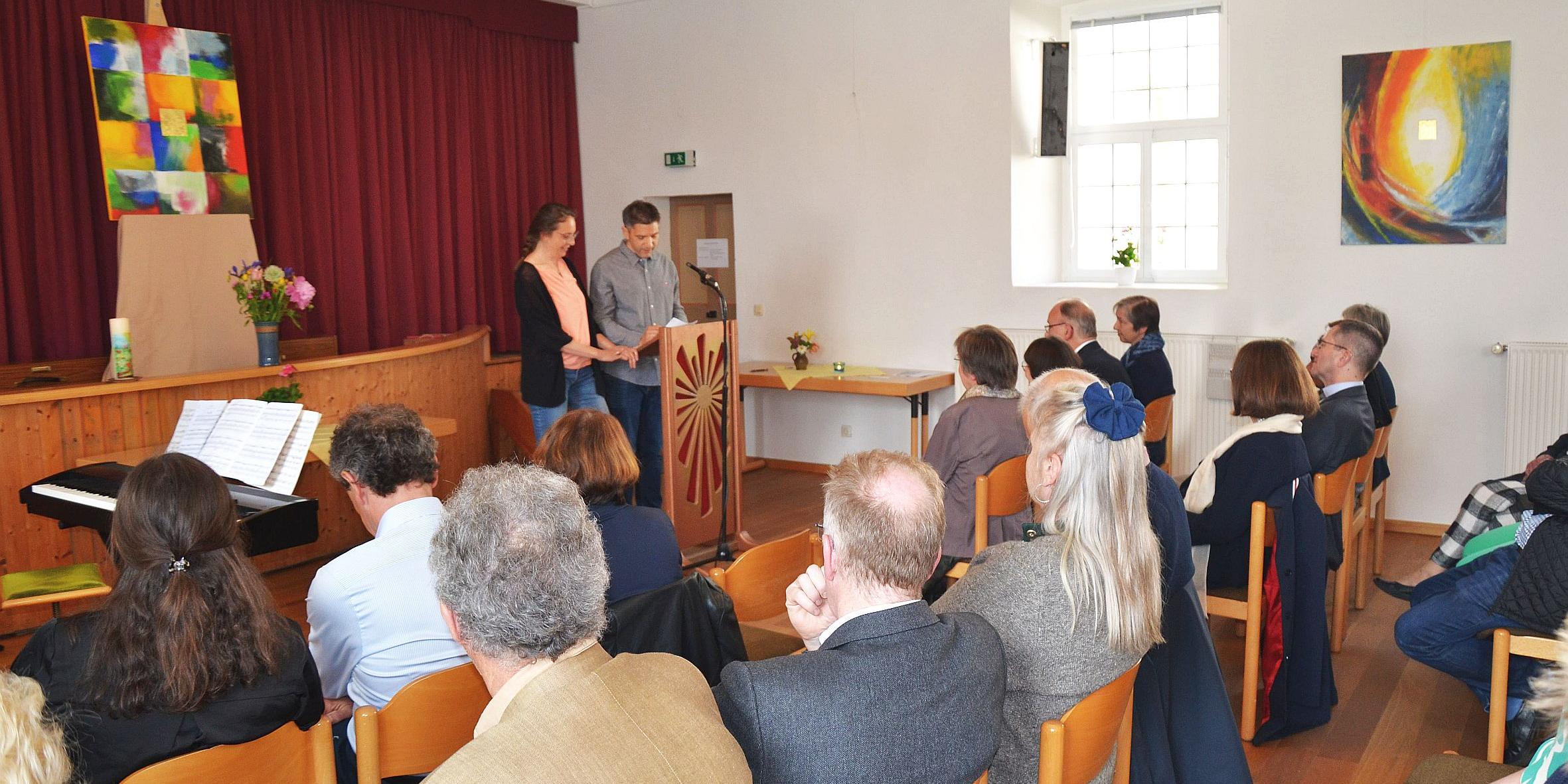Jörg und Christina Fröhlich machten beim Infonachmittag im Josefssaal deutlich, wie die Arbeit der Spabrücker Klostergemeinschaft ihr bisheriges Leben geprägt hat.