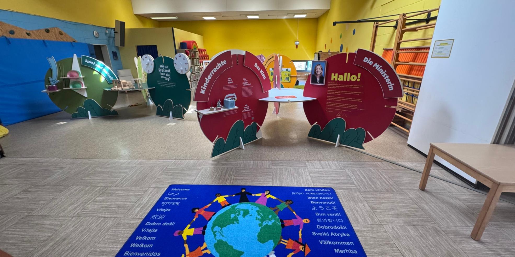 Die kostenfreie Ausstellung lädt dazu ein, die Rechte von Kindern auf anschauliche Weise kennenzulernen.