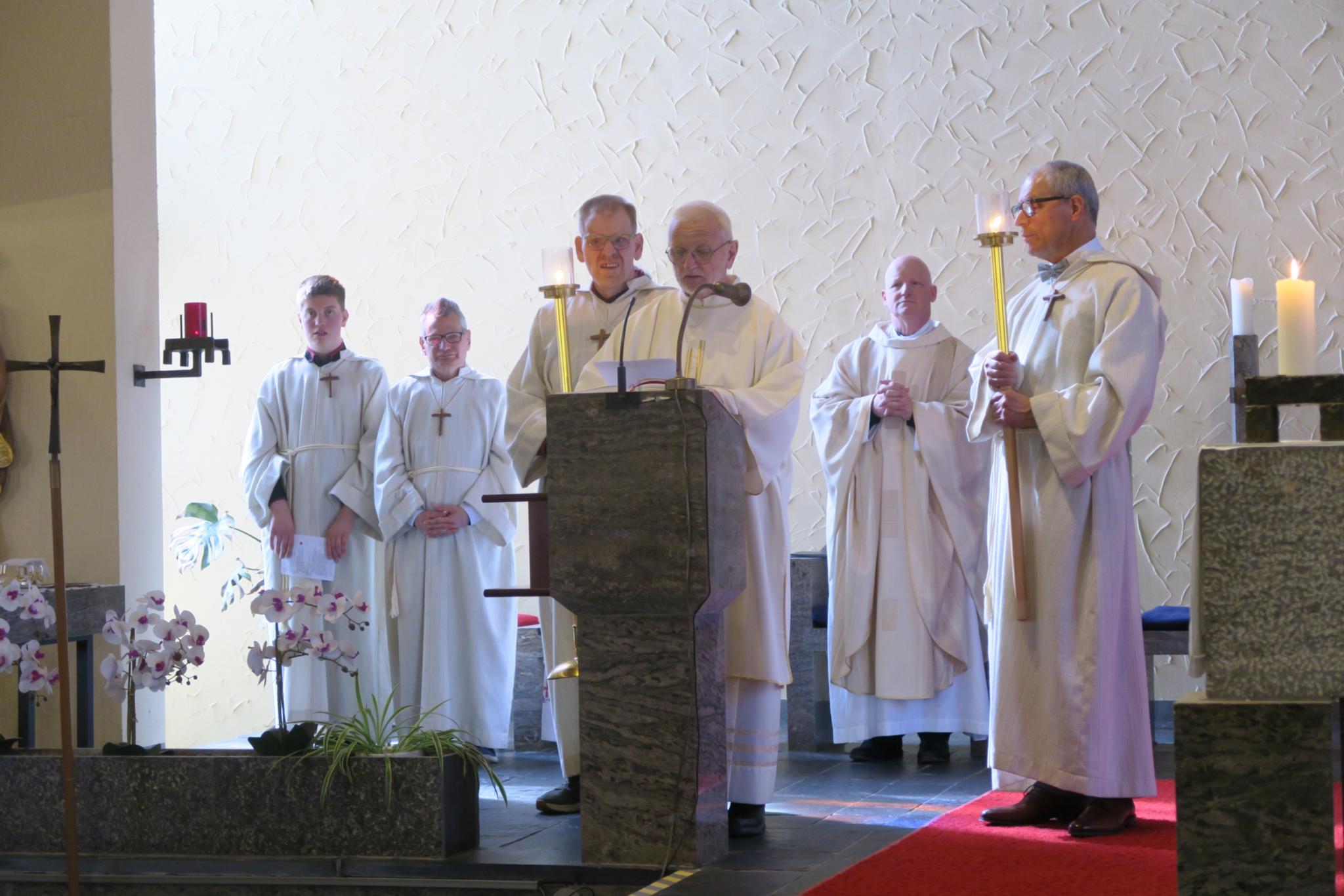 Der Festgottesdienst wurde zelebriert von Dekan Michael Wilhelm und Mitbrüdern