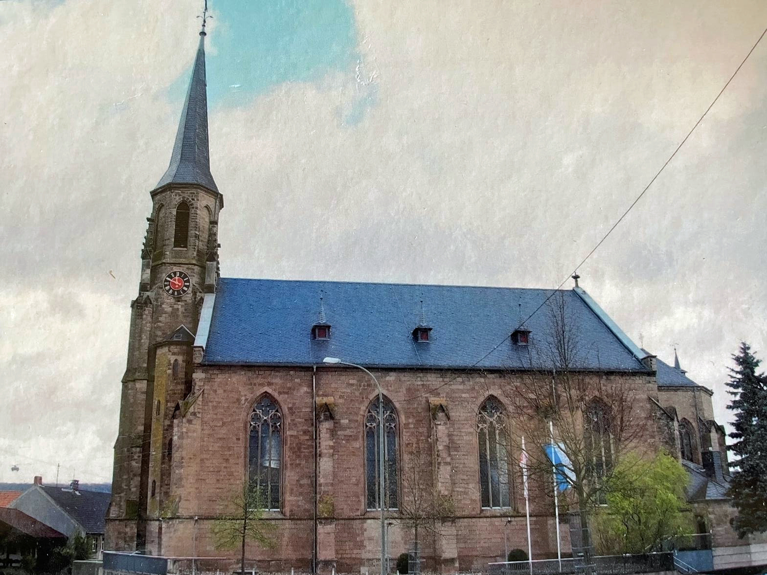 In St. Marien in Reisbach laden Musik, Film und Texte zur Auseinandersetzung mit dem eigenen Gottesbild ein.