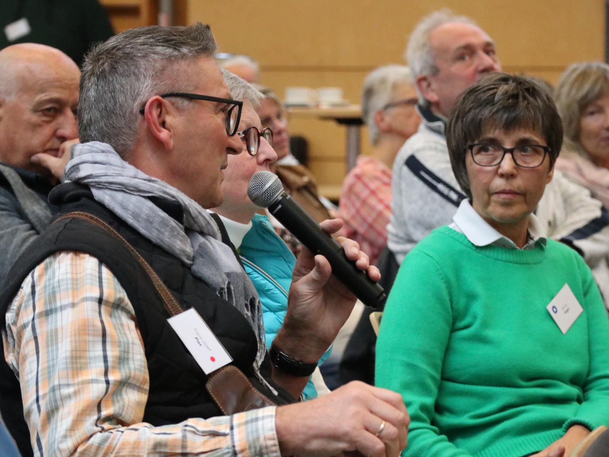 Ob in Kleingruppen oder im Plenum: Austausch, Fragen und Vernetzung standen im Mittelpunkt der 1. Synodalversammlung im Pastoralen Raum Sankt Goar..