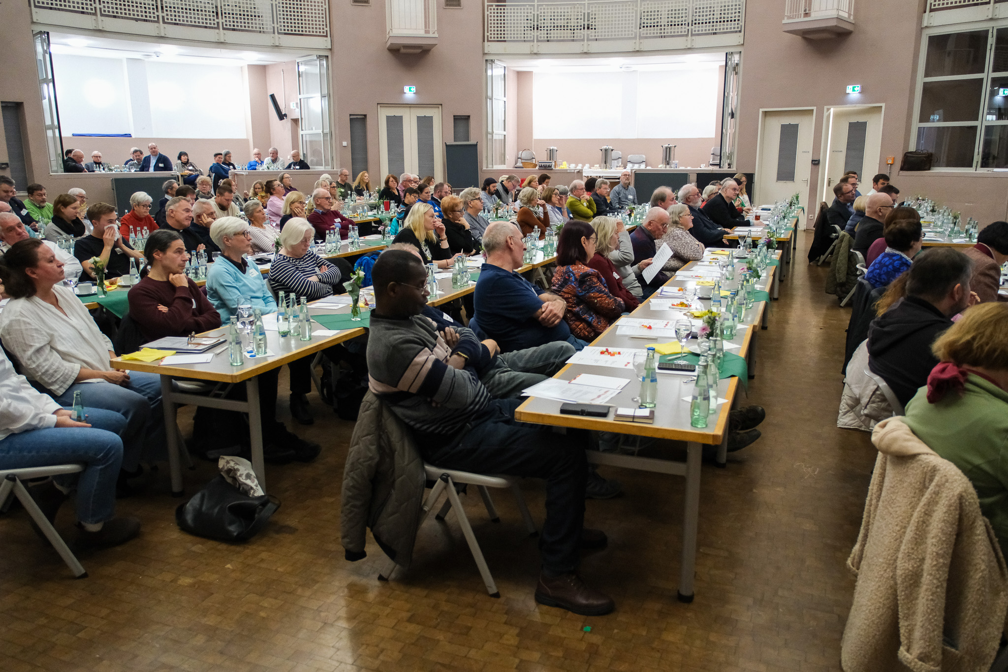 Rund 150 Haupt- und Ehrenamtliche kamen zur ersten Synodalversammlung ins Bürgerhaus nach Dudweiler.