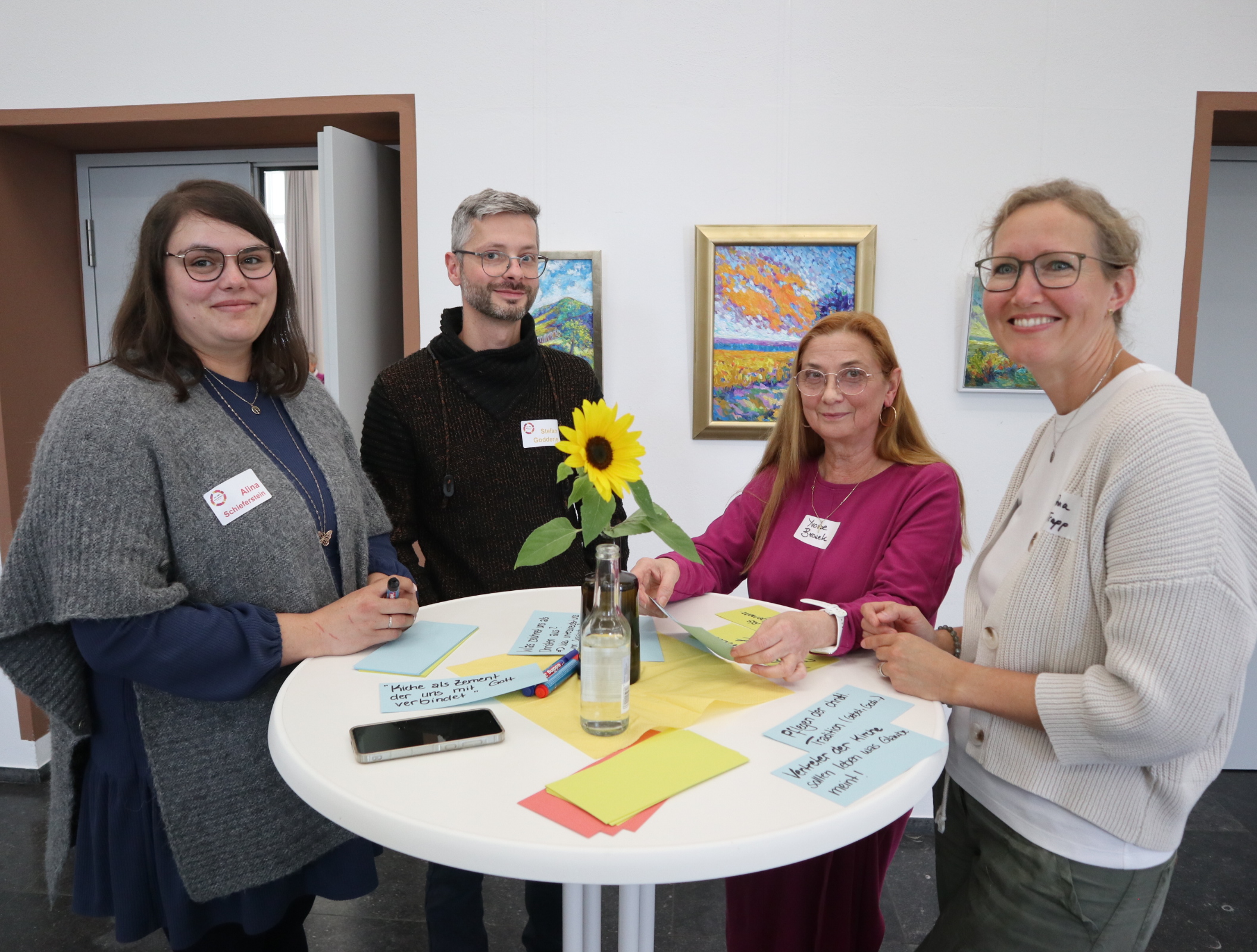 In großen und kleinen Arbeitsgruppen kamen Interessierte zusammen.