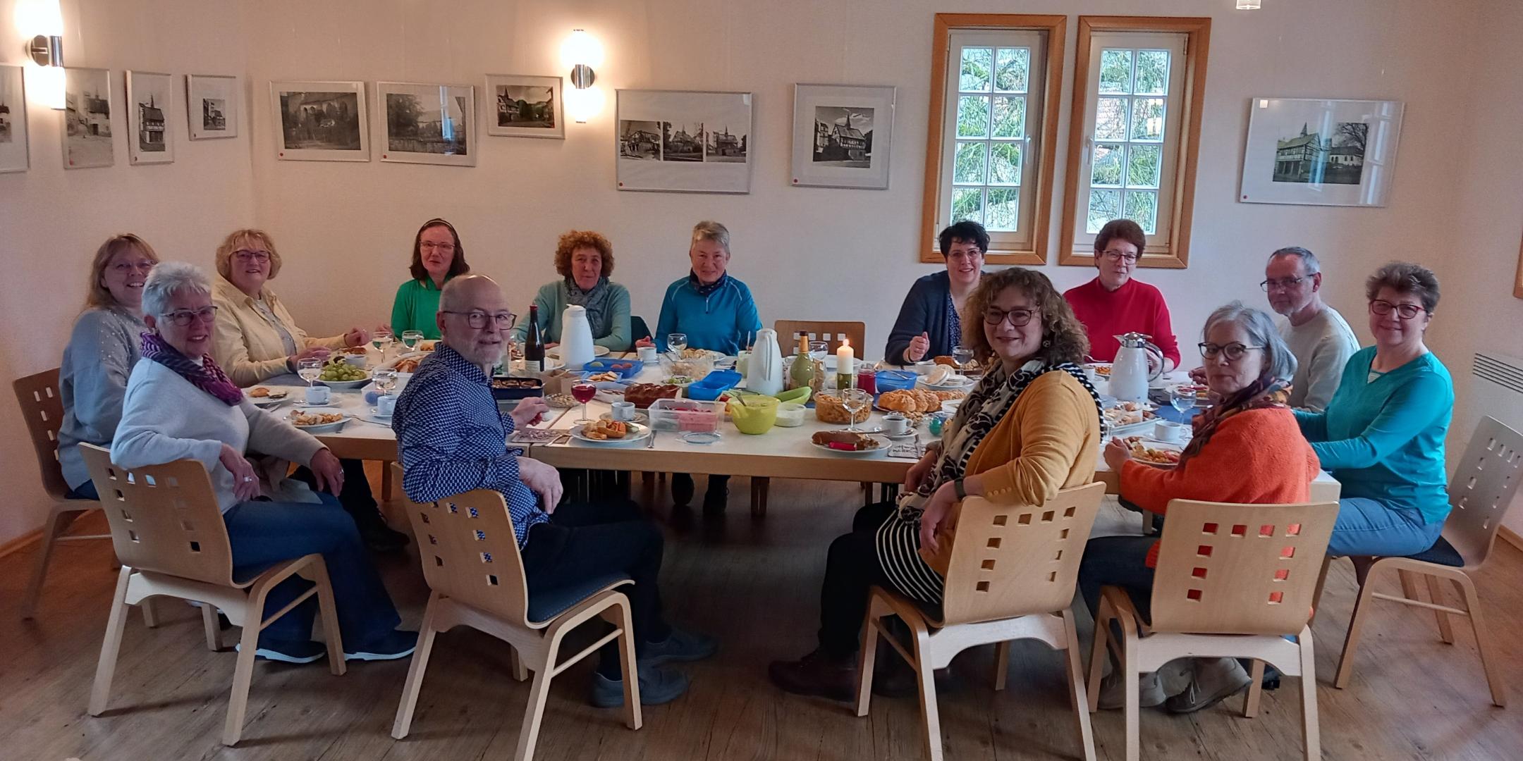 Teilnehmende des Lebenszeichen-Projekts bei der Agapefeier