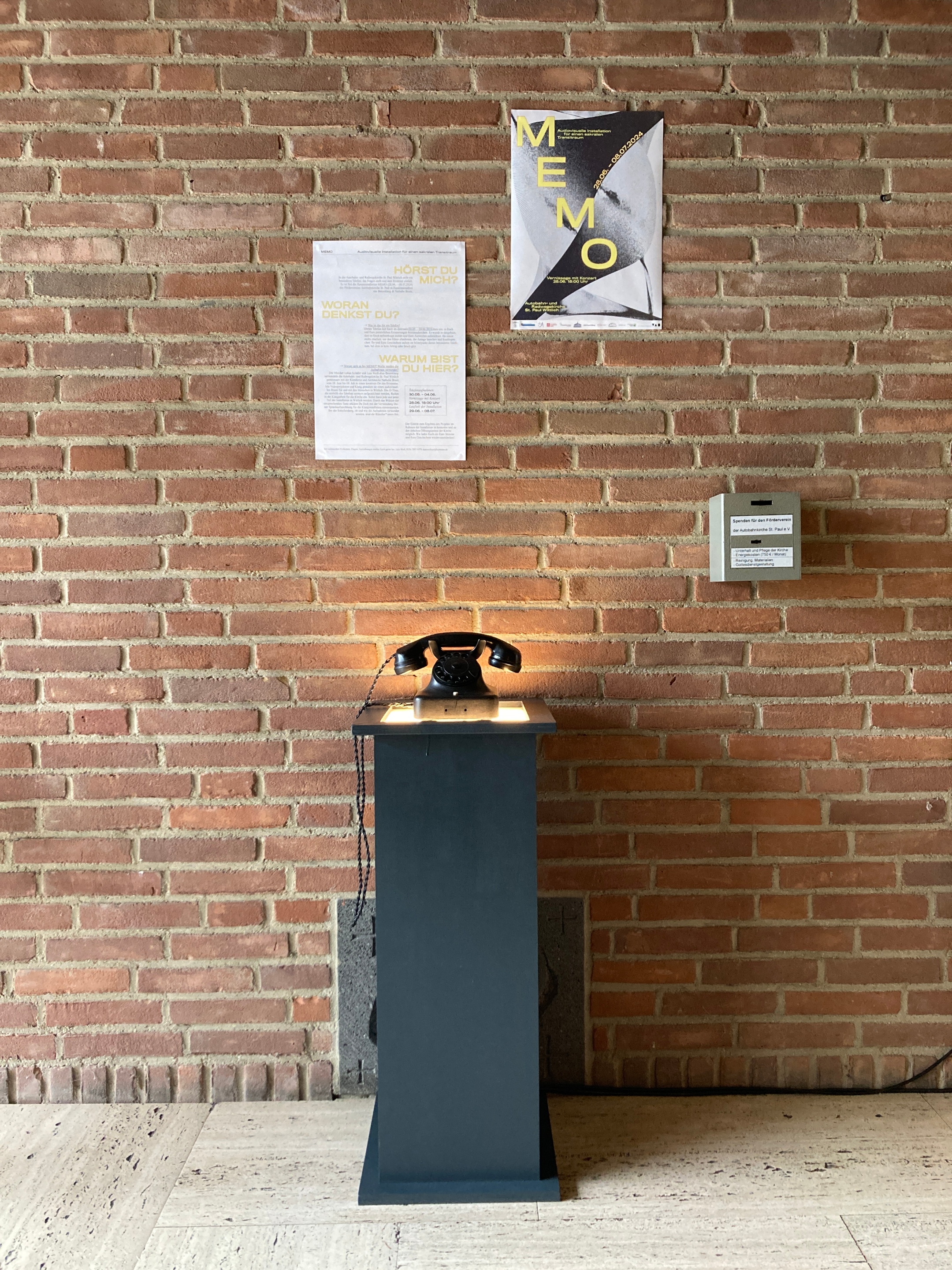 Das Vintage-Telefon wurde als interaktiver Anrufbeantworter umgebaut