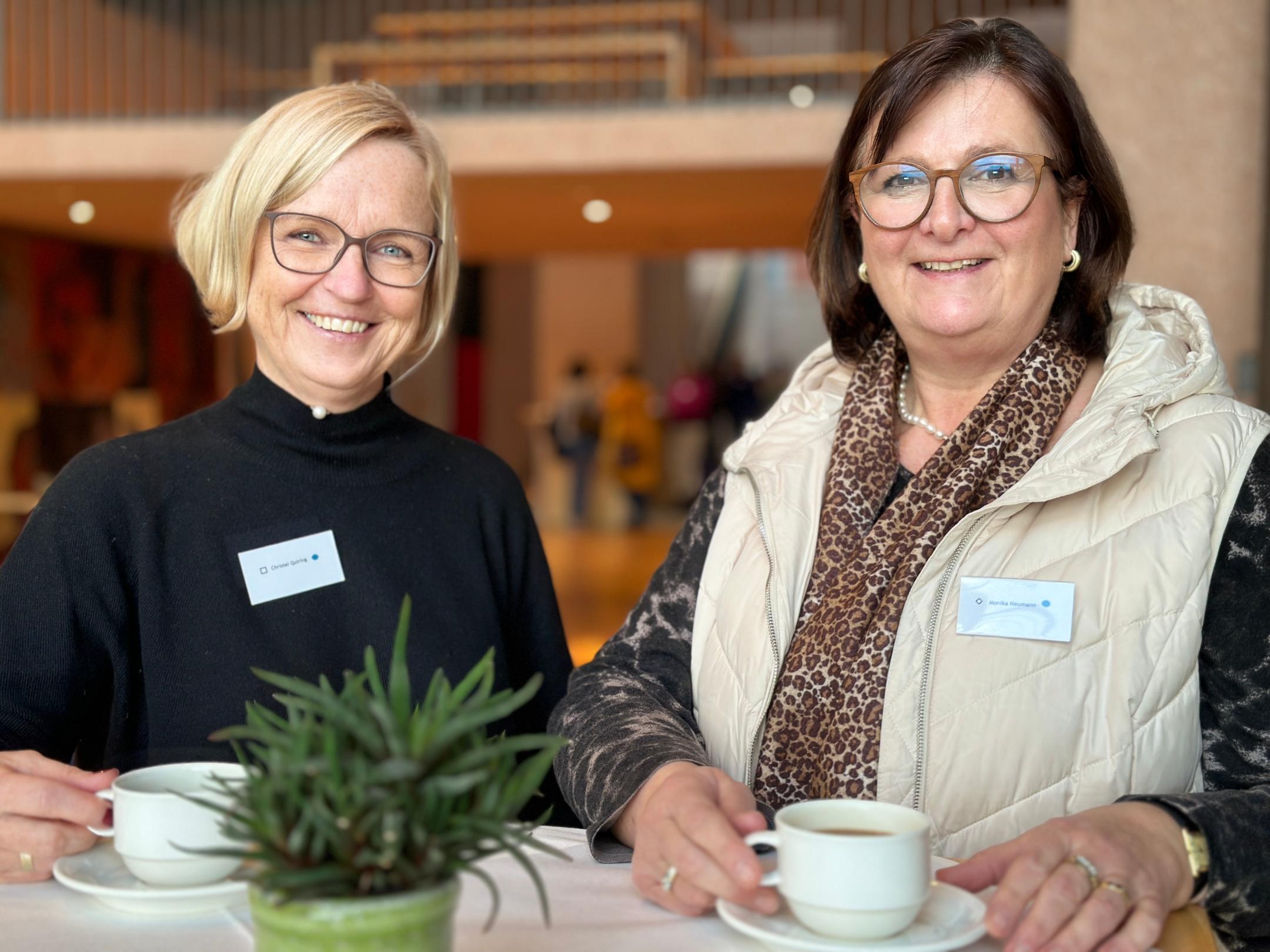 Christel Quiring (links) und Monika Neumann