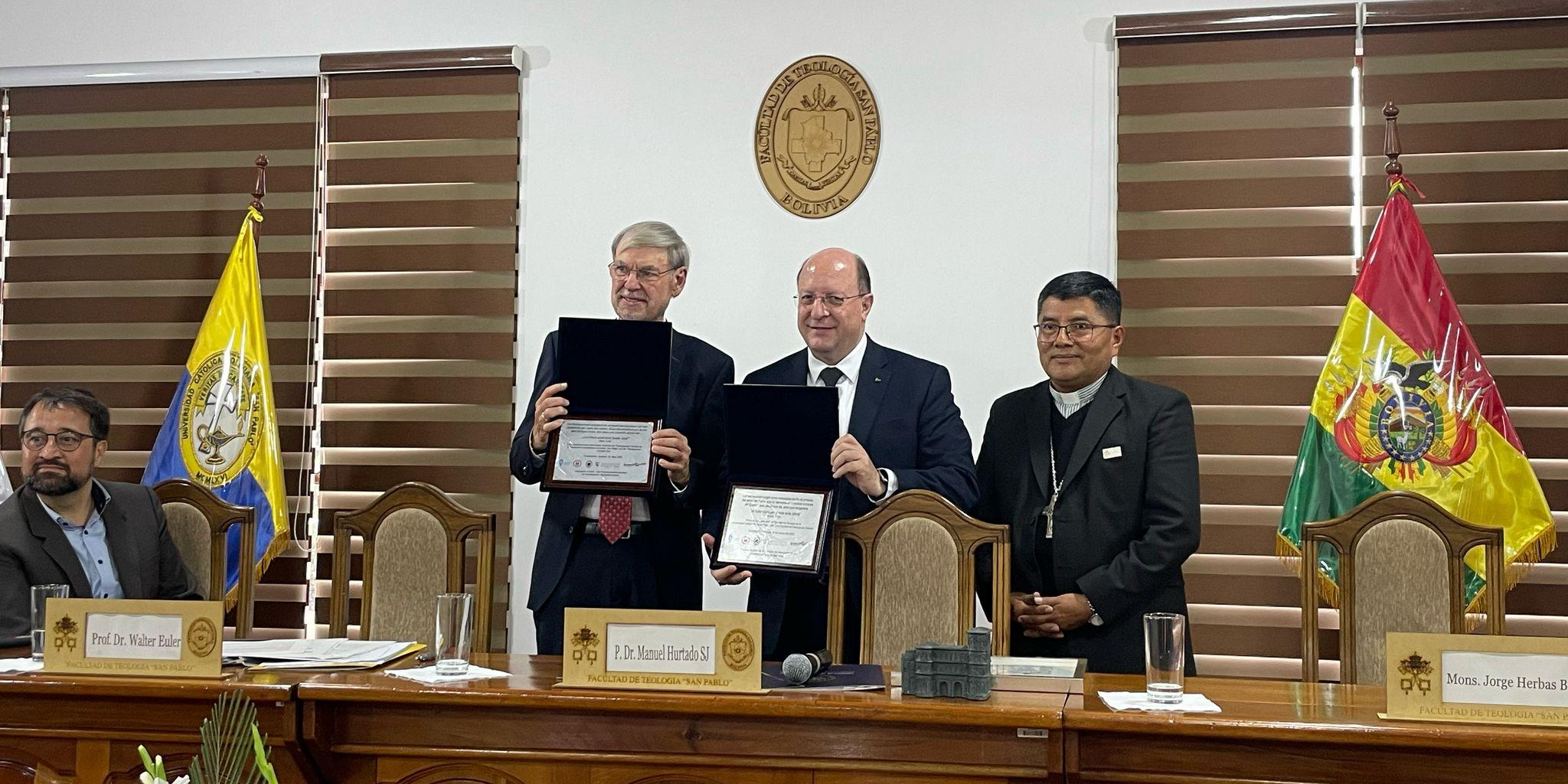 Professor Walter Euler, Prof. Manuel Hurtado Durán SJ und Bischof Jorge Herbas (Aiquile) (vlnr.)