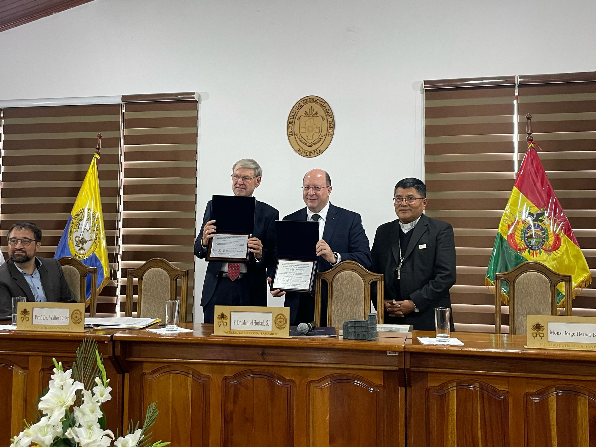 Professor Walter Euler, Prof. Manuel Hurtado Durán SJ und Bischof Jorge Herbas (Aiquile) (vlnr.)