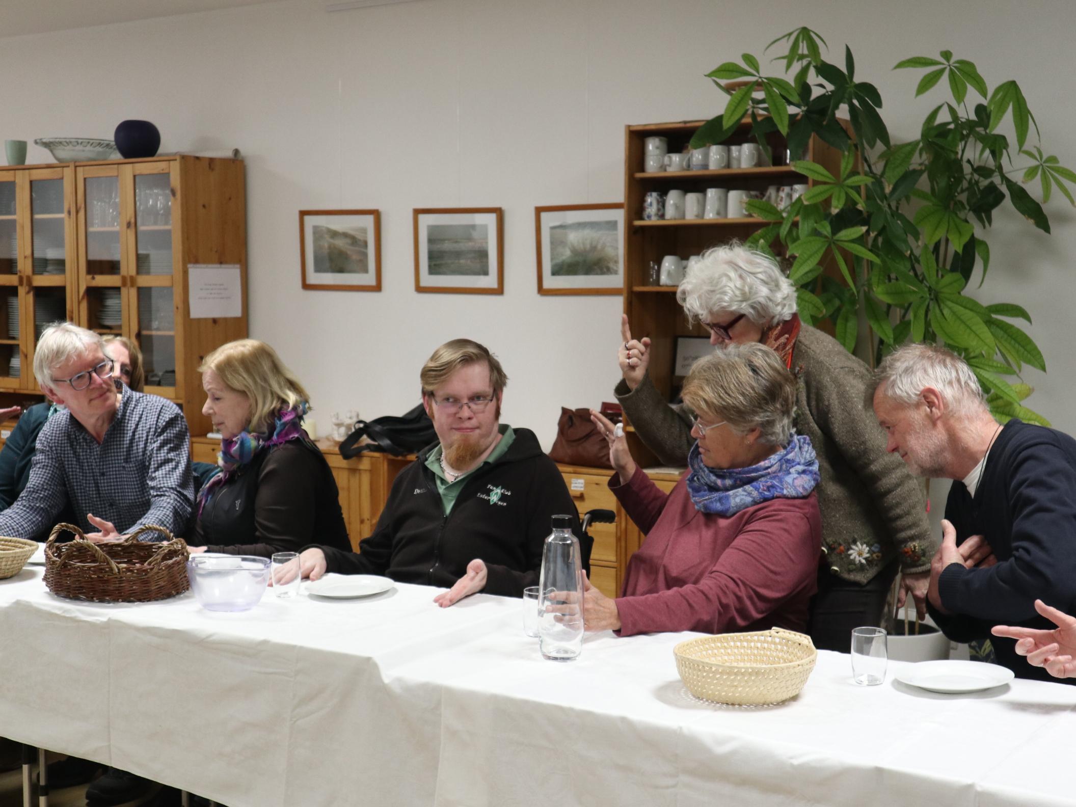 Die Inszenierung lädt dazu ein, noch einmal über die Bedeutung von Gründonnerstag nachzudenken.