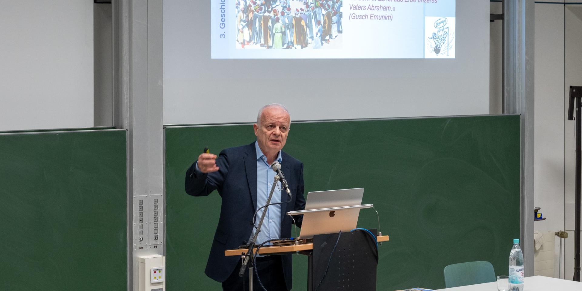 Seit 20 Jahren lebt Prof. Vieweger mit Israelis, Palästinensern und Syrern in Nachbarschaft und kennt die Befindlichkeiten der Menschen.