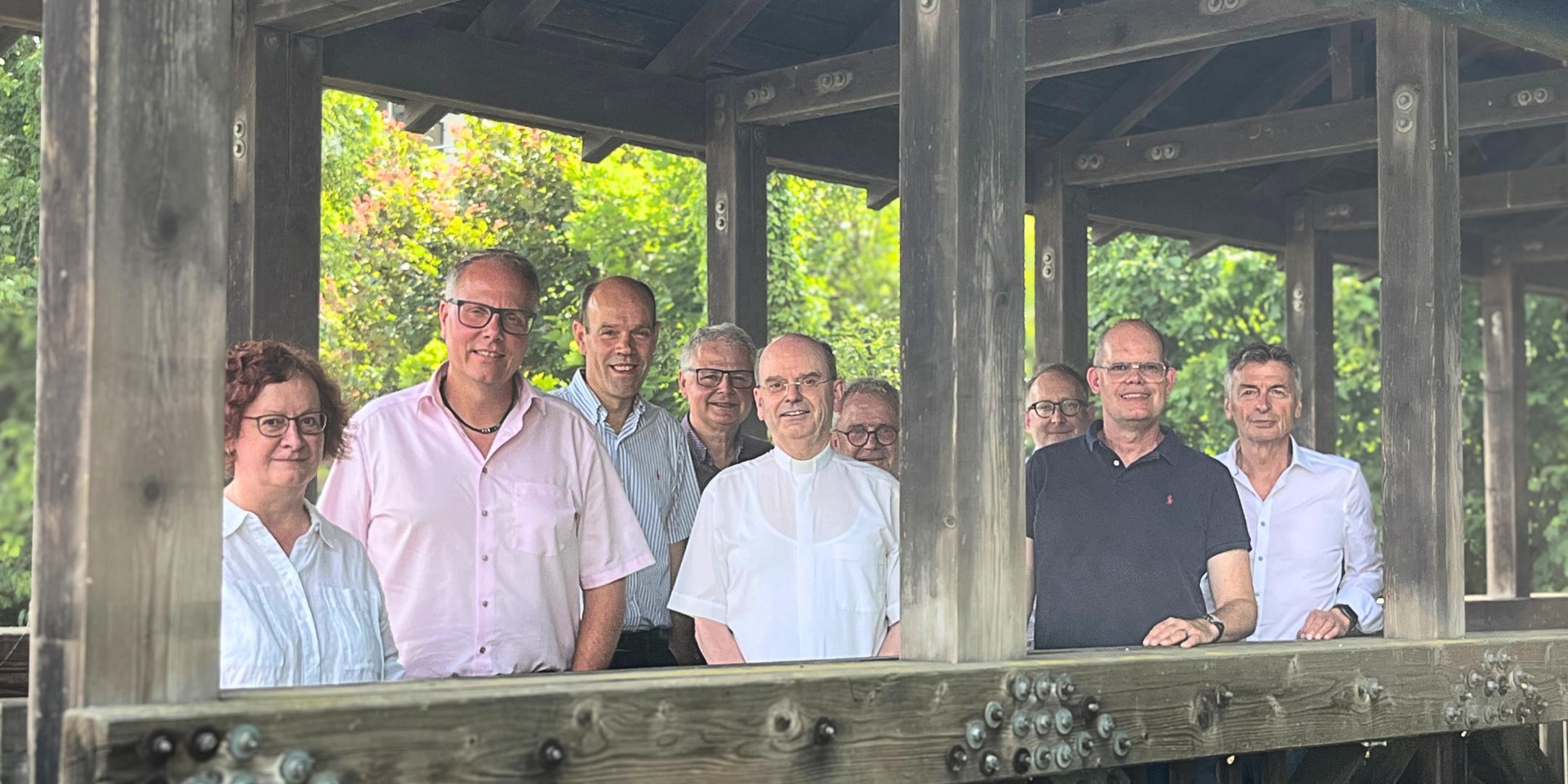 Weihbischof Robert Brahm traf sich zu einem konstruktiven Austausch mit Kommunalpolitikern aus dem Pastoralen Raum Simmern.