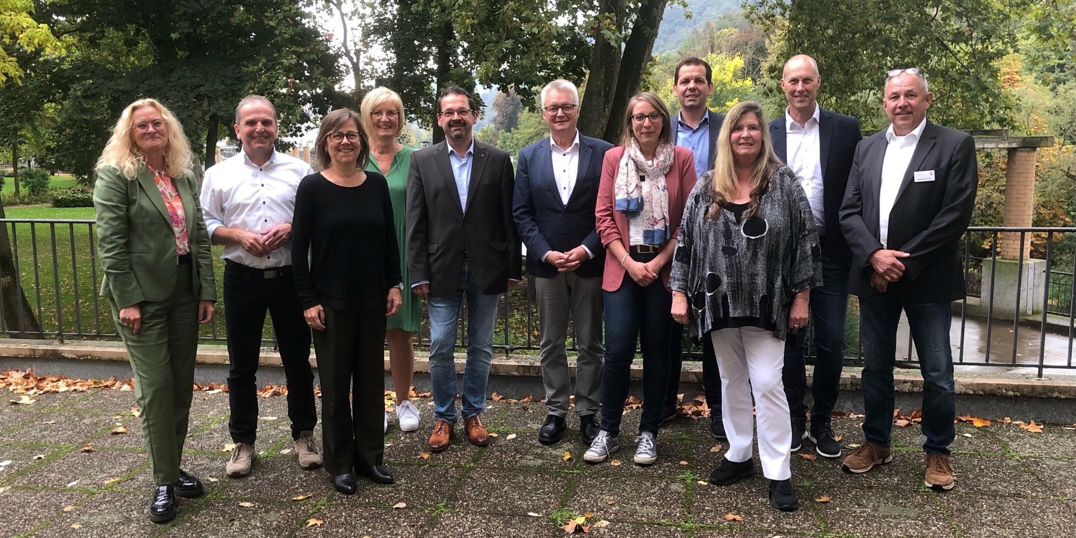 Das Foto zeigt den neuen Vorstand mit dem wieder gewählten Vorsitzenden Winfried Wülferath (mitte).