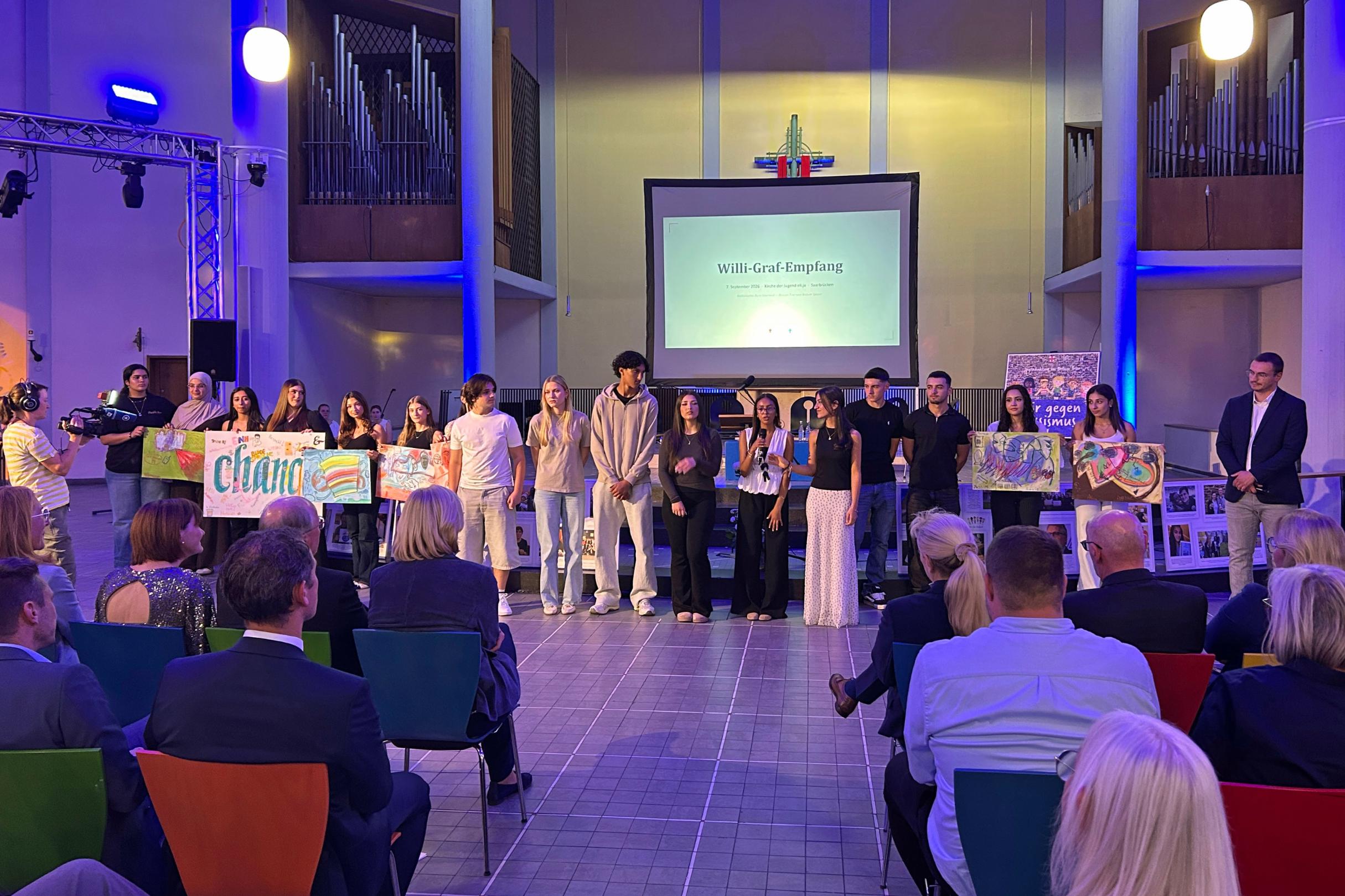 Schülerinnen und Schüler der Gemeinschaftsschule am Rastbach Saarbrücken schilderten ihre persönlichen Erfahrungen mit Rassismus.