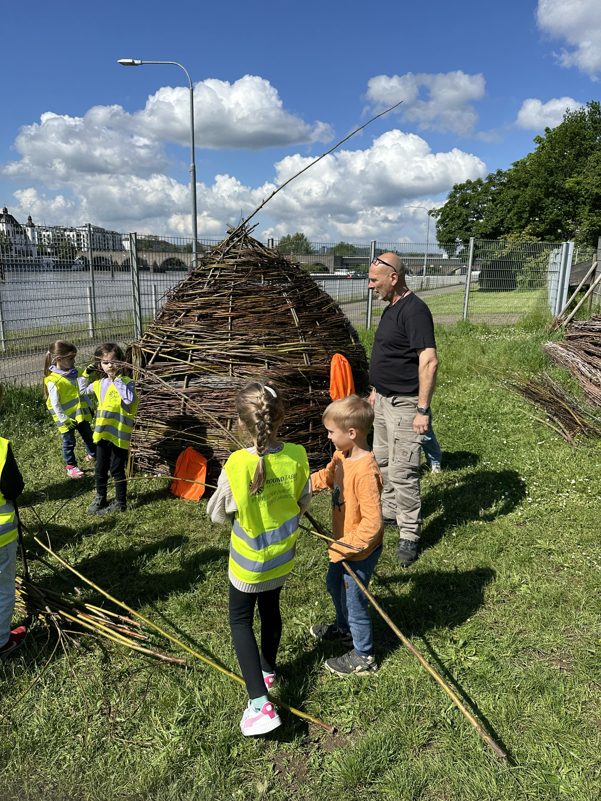 Die Kinder konnten im Berufsbildungszentrum Koblenz kräftig mit anpacken.