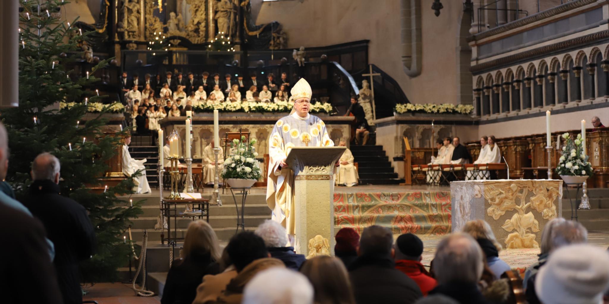 Bischof Ackermann predigt an Weihnachten 2025 im Trierer Dom