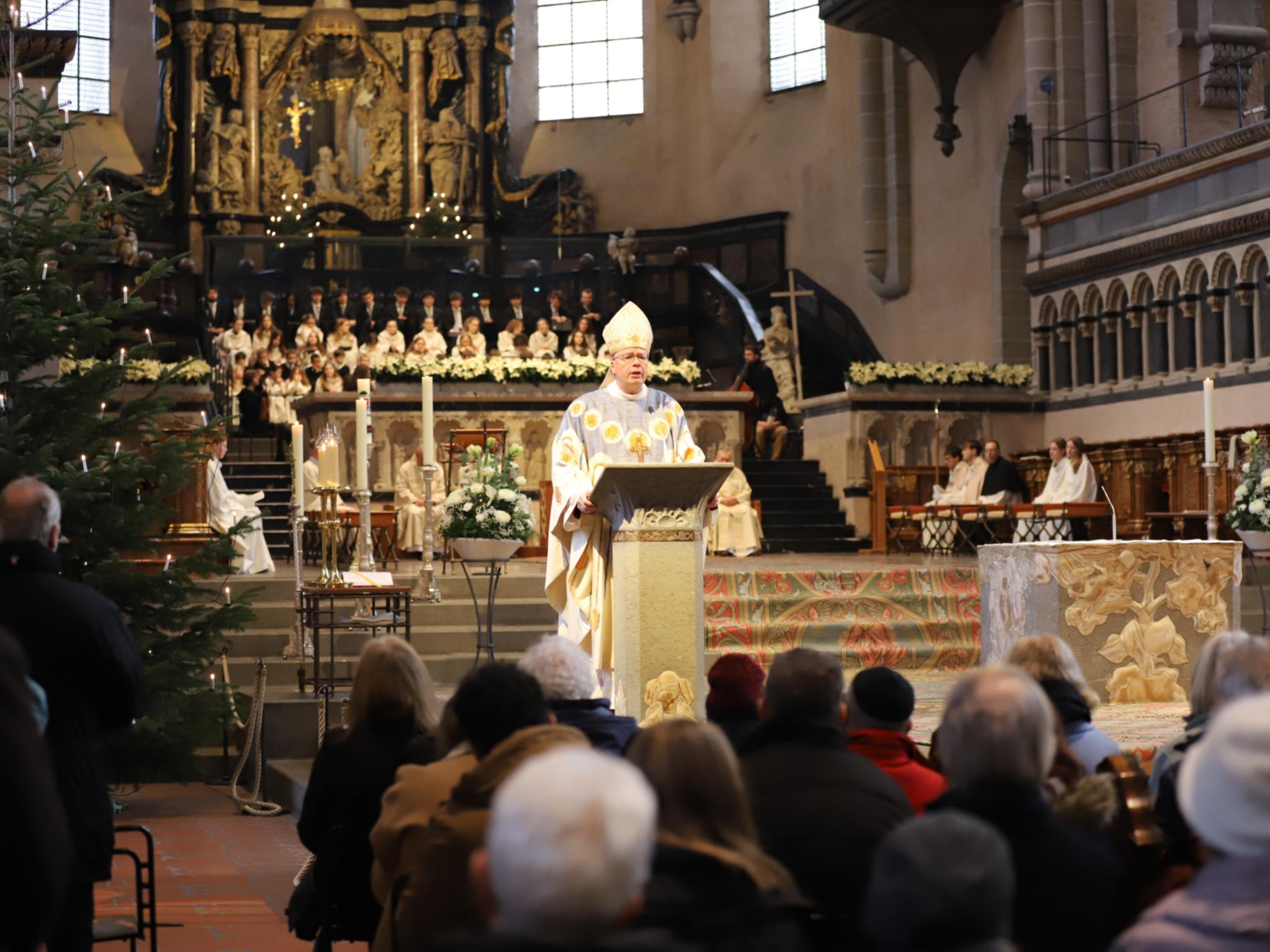 Bischof Ackermann predigt an Weihnachten 2025 im Trierer Dom