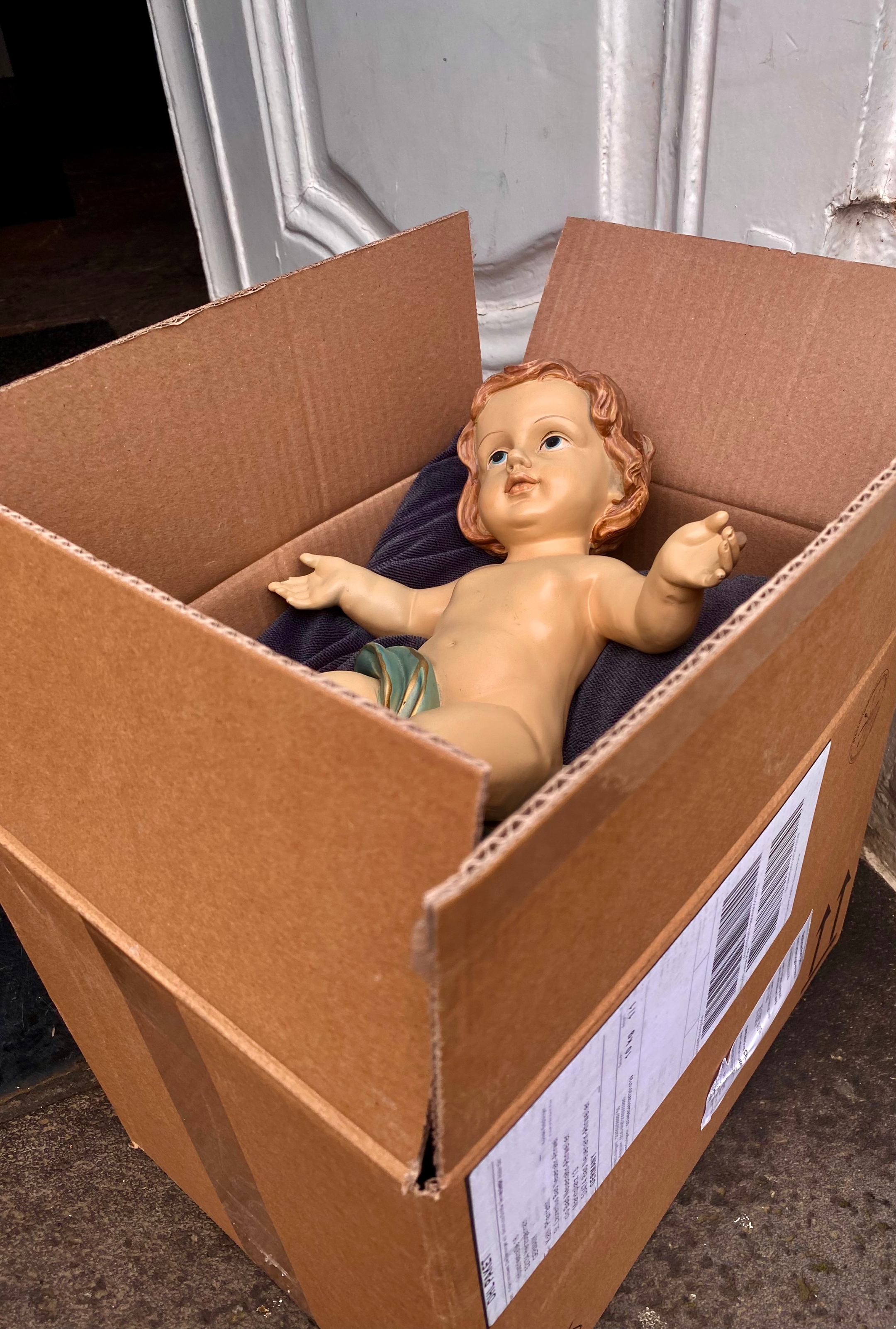 Haupt- und Ehrenamtliche lassen sich zu 'Weihnachten anders' immer etwas Besonderes einfallen. Dieses Mal findet der ökumenische Gottesdienst bei DHL statt.