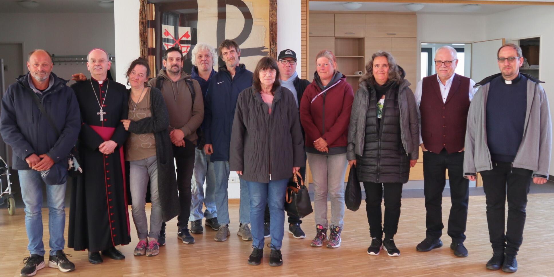 Weihbischof Robert Brahm hat sich im Pastoralen Raum Andernach mit Obdachlosen getroffen.