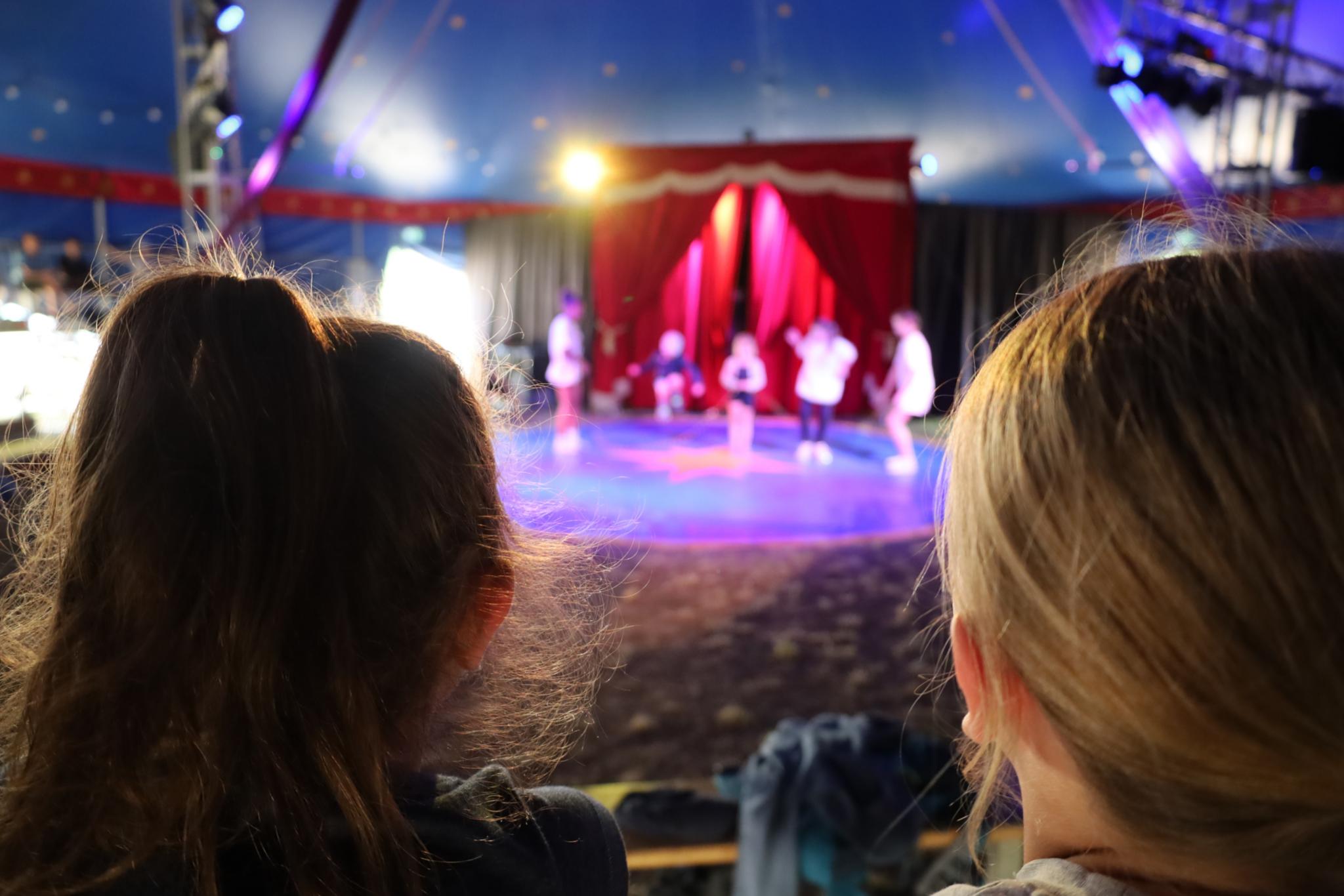 „Zirkus ist so cool, weil man so viele verschiedene Dinge ausprobieren kann, die man zu Hause nicht machen darf.'