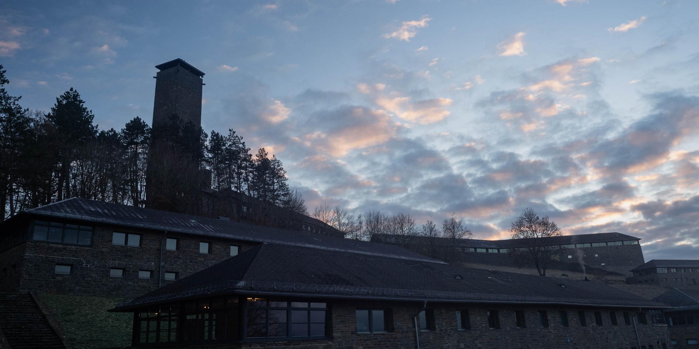 In der ehemalige NSDAP-Ausbildungsstätte in Vogelsang finden heute Schulungen zum Umgang mit Rechtsextremismus statt