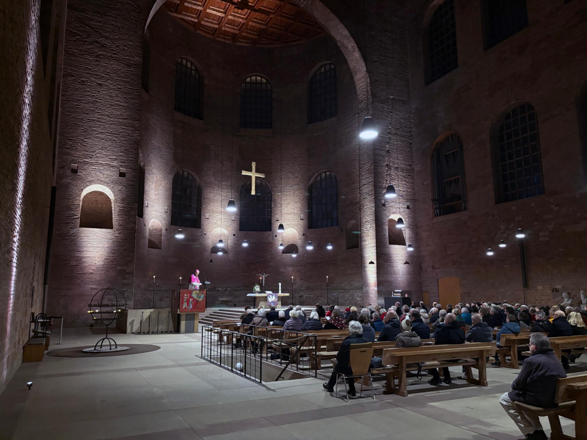 Bischof Ackermann bei der Predigt