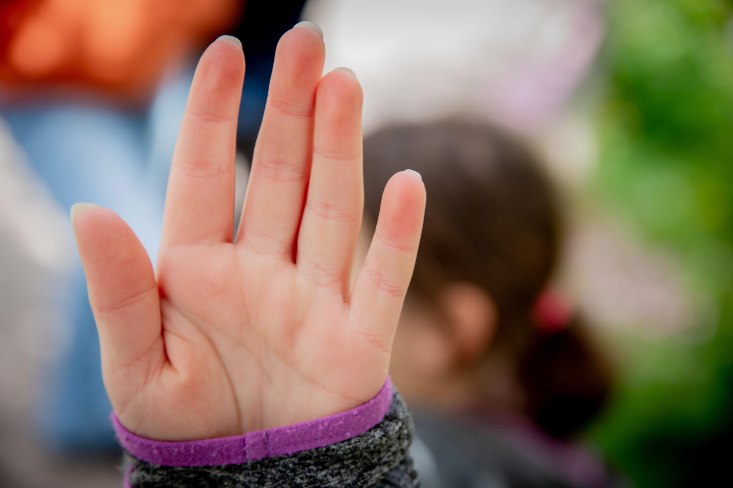Symbolfoto - eindeutige Geste: Stop - Nein!