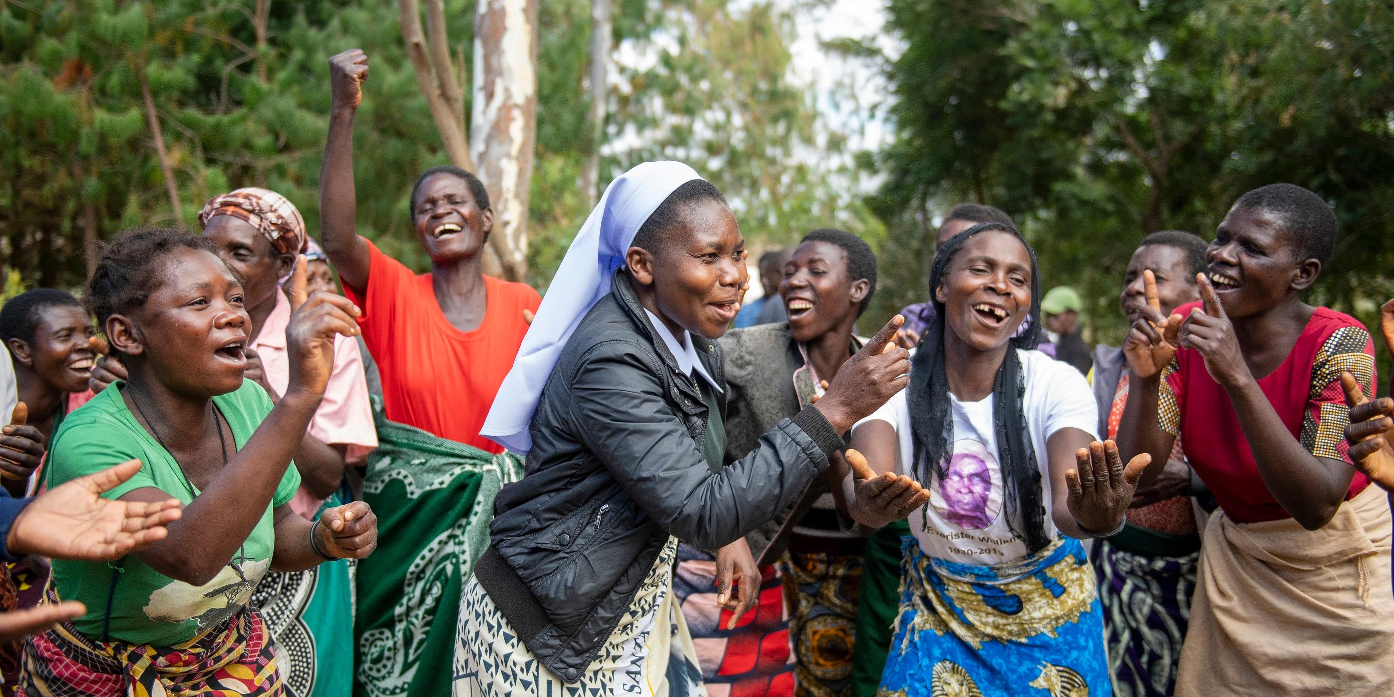 Mehr als eine Millionen Menschen in Malawi sind HIV-infiziert. Bei Schwester Teresa fühlen sie sich angenommen und wertgeschätzt.