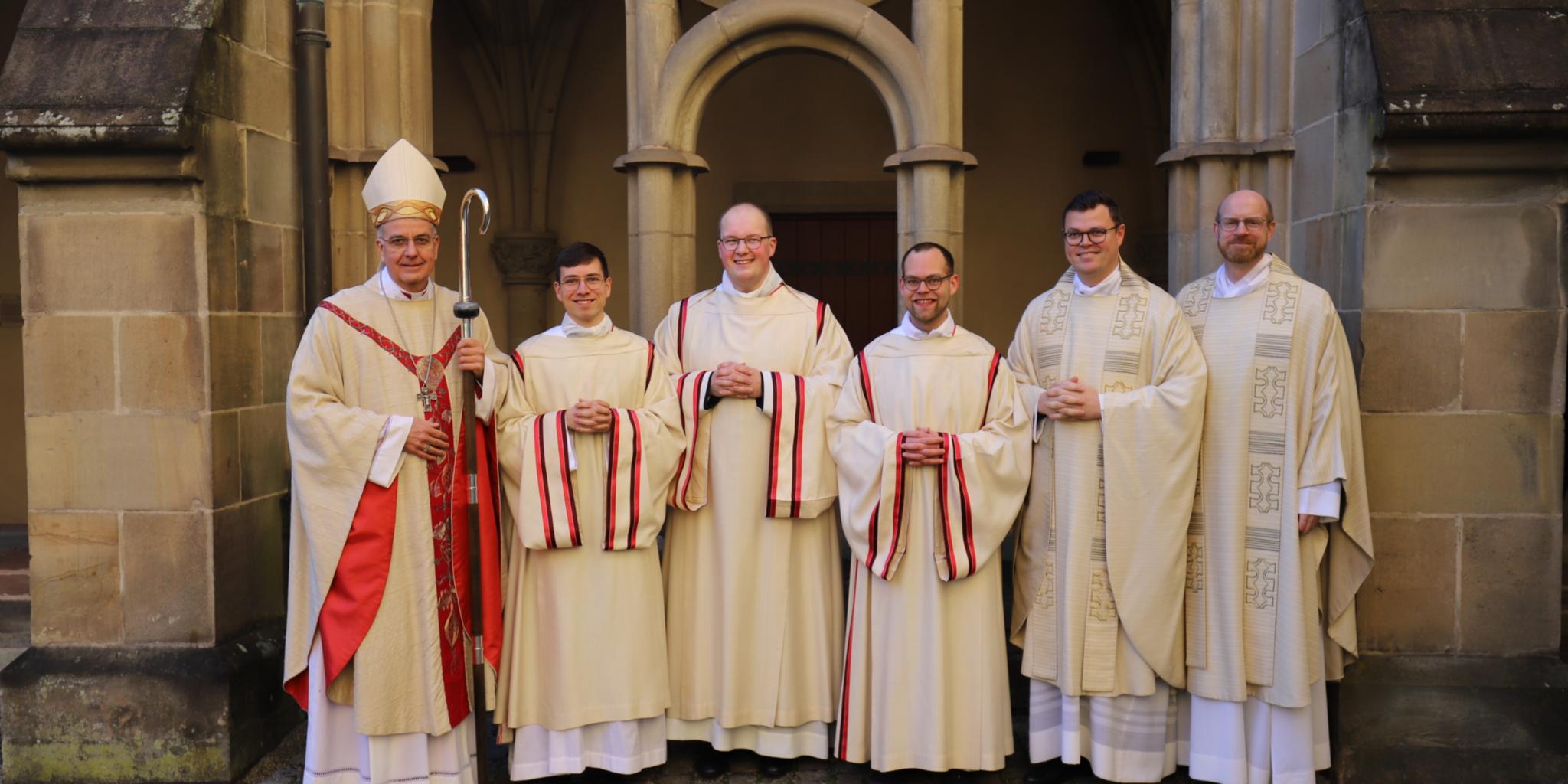 Weihbischof Jörg Michael Peters, Johannes Gold, Heiko Reiner Gaub, Mathias Kremer, Regens Tim  Sturm, Spiritual Jan Lehmann (vlnr.)