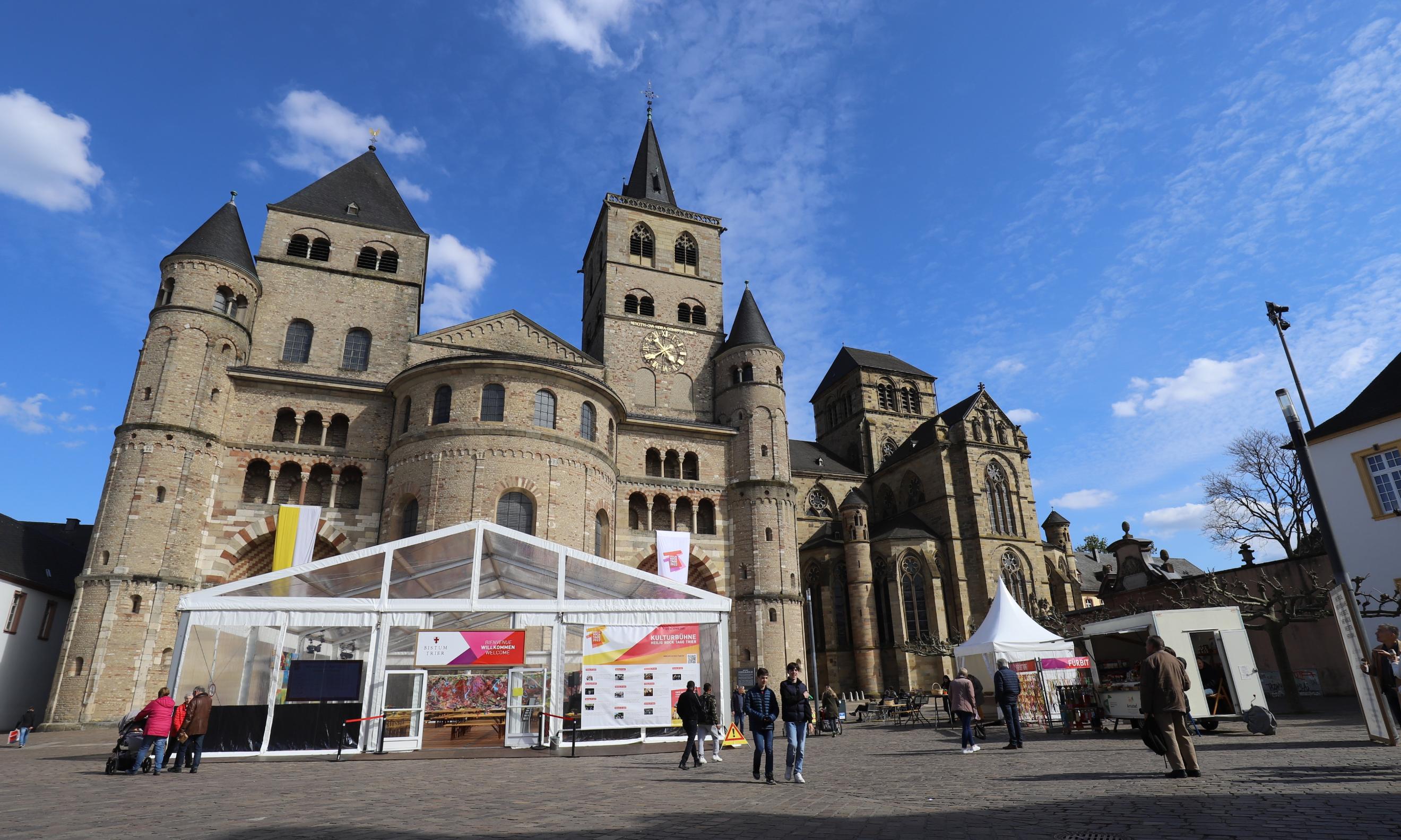 Das Begegnungszelt auf dem Domplatz