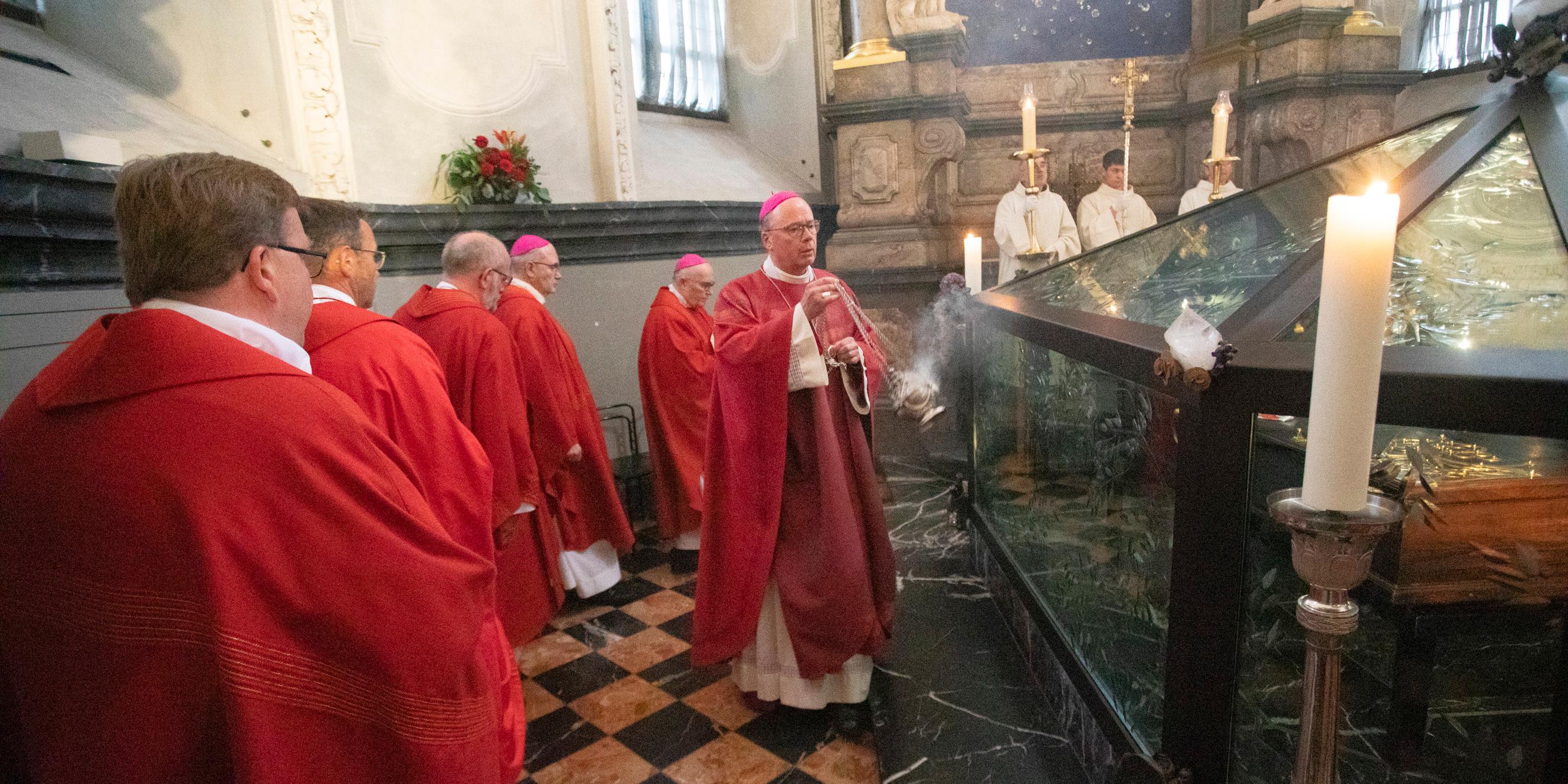 Feierliche Eröffnung der 25. Heilig-Rock-Tage mit Bischof Ackermann und den Bischöfen der EUREGIO