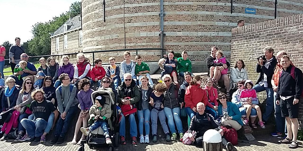 Die Gruppe im Hafen von Veere.