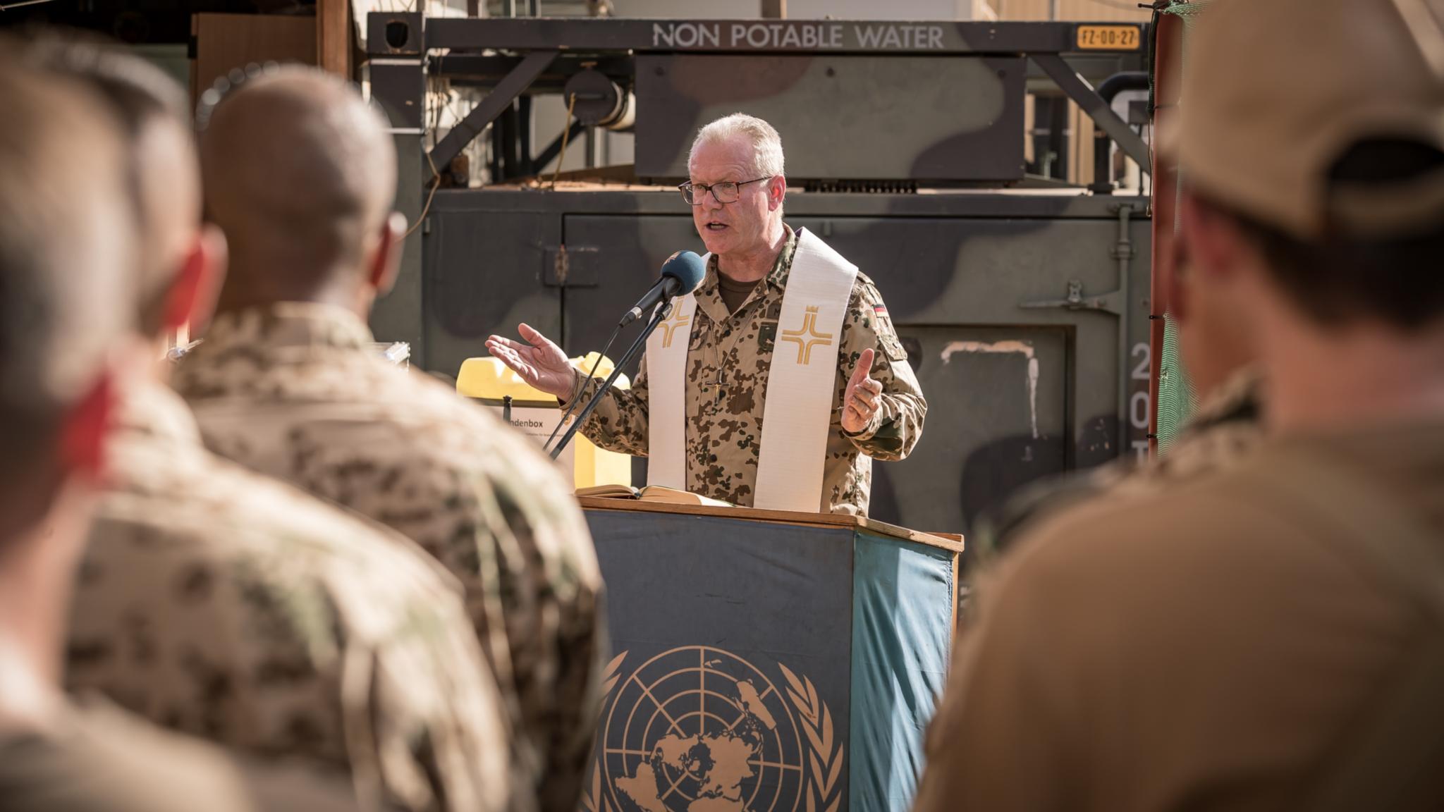 Beim Gottesdienst (Foto: Bundeswehr/Stabsfeldwebel F. Bärwald)