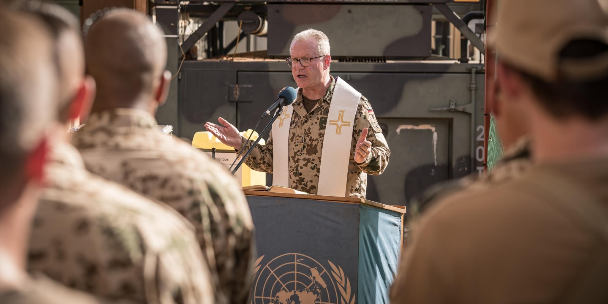 Beim Gottesdienst (Foto: Bundeswehr/Stabsfeldwebel F. Bärwald)