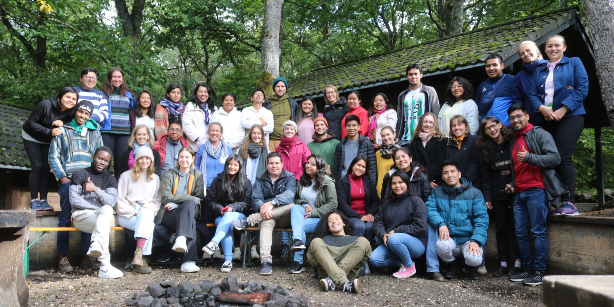 Sie verbrachten fünf Tage des Austausches und der Reflexion: 30 aktive und ehemalige Freiwillige aus den Bistümern Hildesheim und Trier und aus Bolivien (Foto: Isabel Athmer/Bistum Trier)