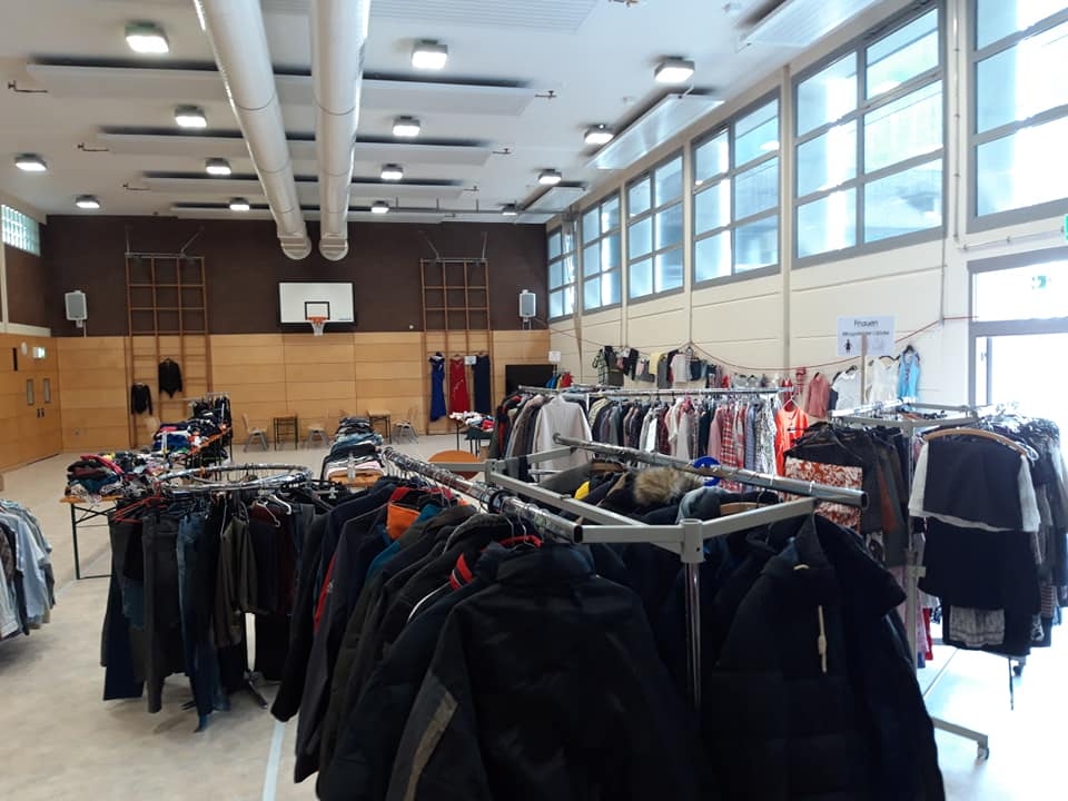 Lederjacken, T-Shirts, Hosen, Hemden, Kinderbekleidung und viele modische Accessoires warteten auf neue Trägerinnen und Träger. Foto: privat