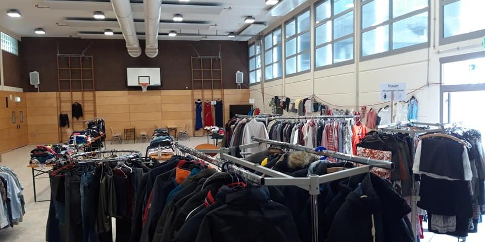 Lederjacken, T-Shirts, Hosen, Hemden, Kinderbekleidung und viele modische Accessoires warteten auf neue Trägerinnen und Träger. Foto: privat