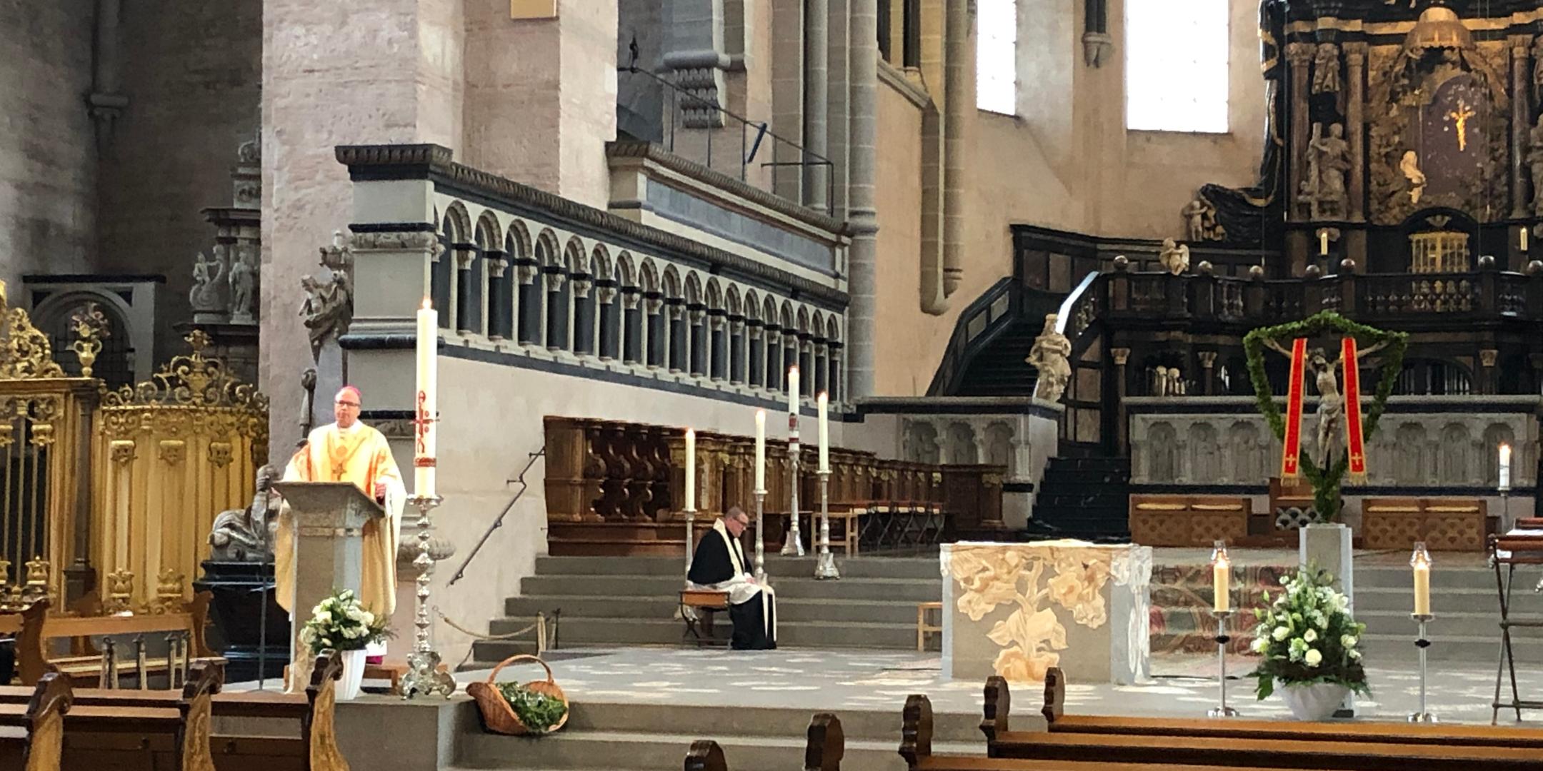 Bischof Ackermann predigt beim nicht-öffentlichen, aber live übertragenen Osterhochamt im Trierer Dom