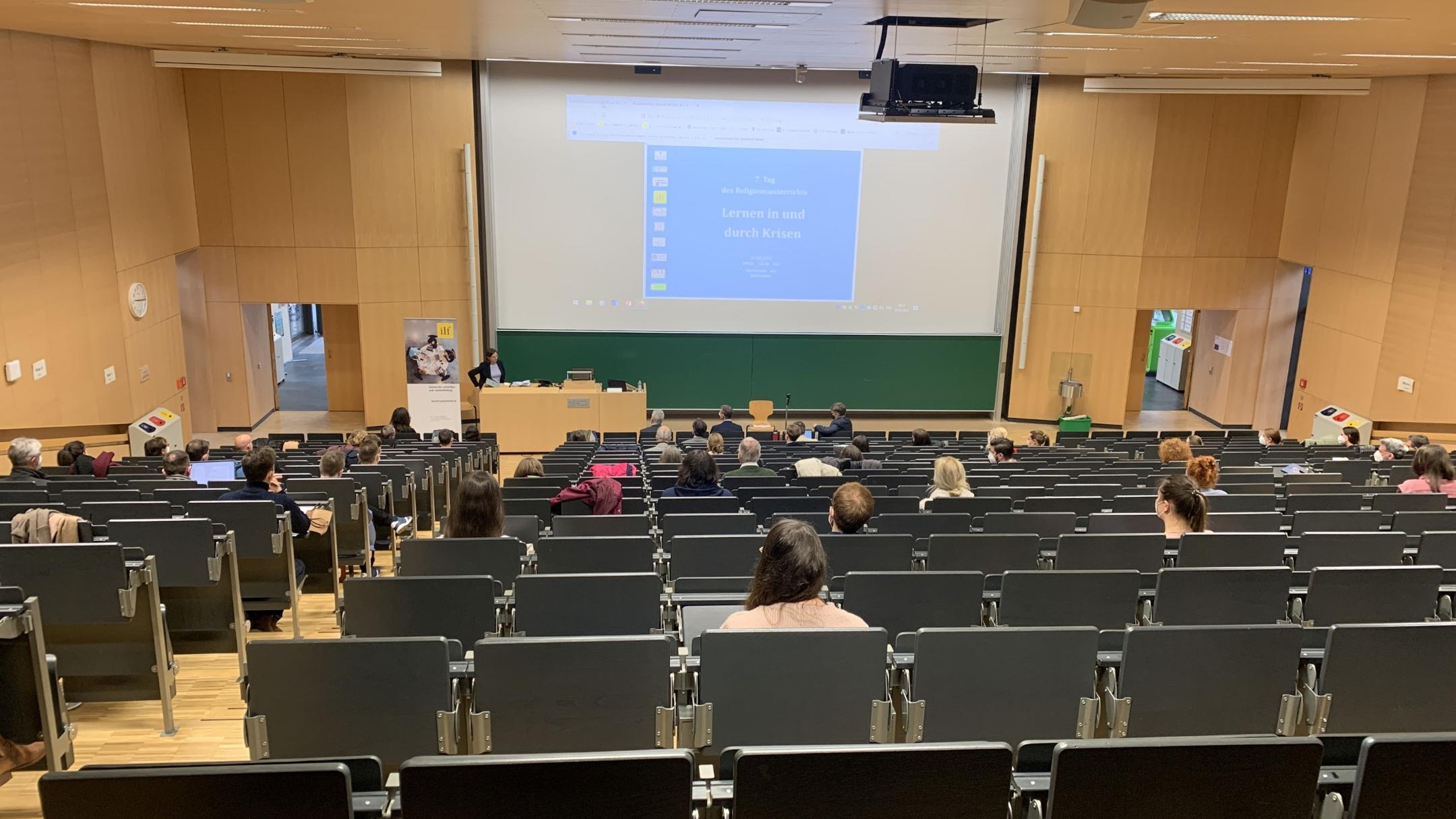 Blick in den Hörsaal (Foto: Thomas Mann)