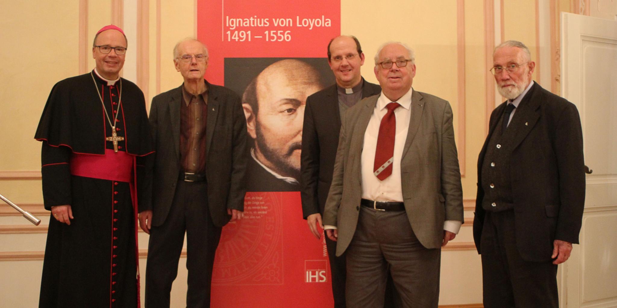 (V.l.n.r.) Bischof Dr. Stephan Ackermann, Pater Karl Heinz Fischer SJ, Pater Johannes Siebner, Pater Klaus Schatz SJ und Pater Ludger van Bergen SJ