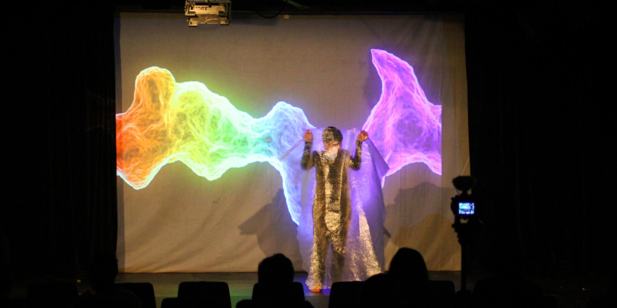 Mit 13 Jahren ist er der Jüngste im Ensemble: Achmed Al Haririj aus Syrien. (Foto: Inge Hülpes/Bistum Trier)