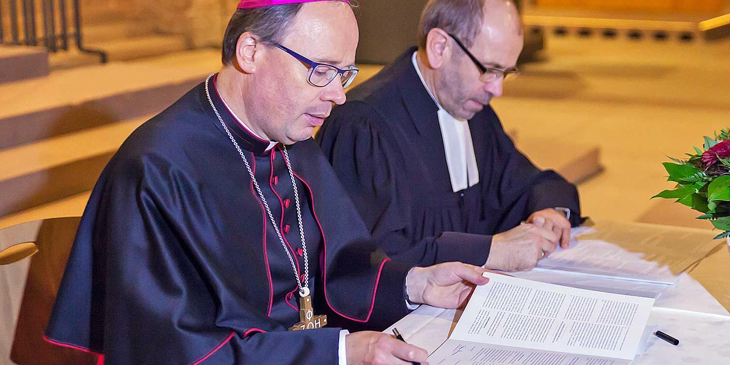 Unterzeichnung am Buß- und Bettag
