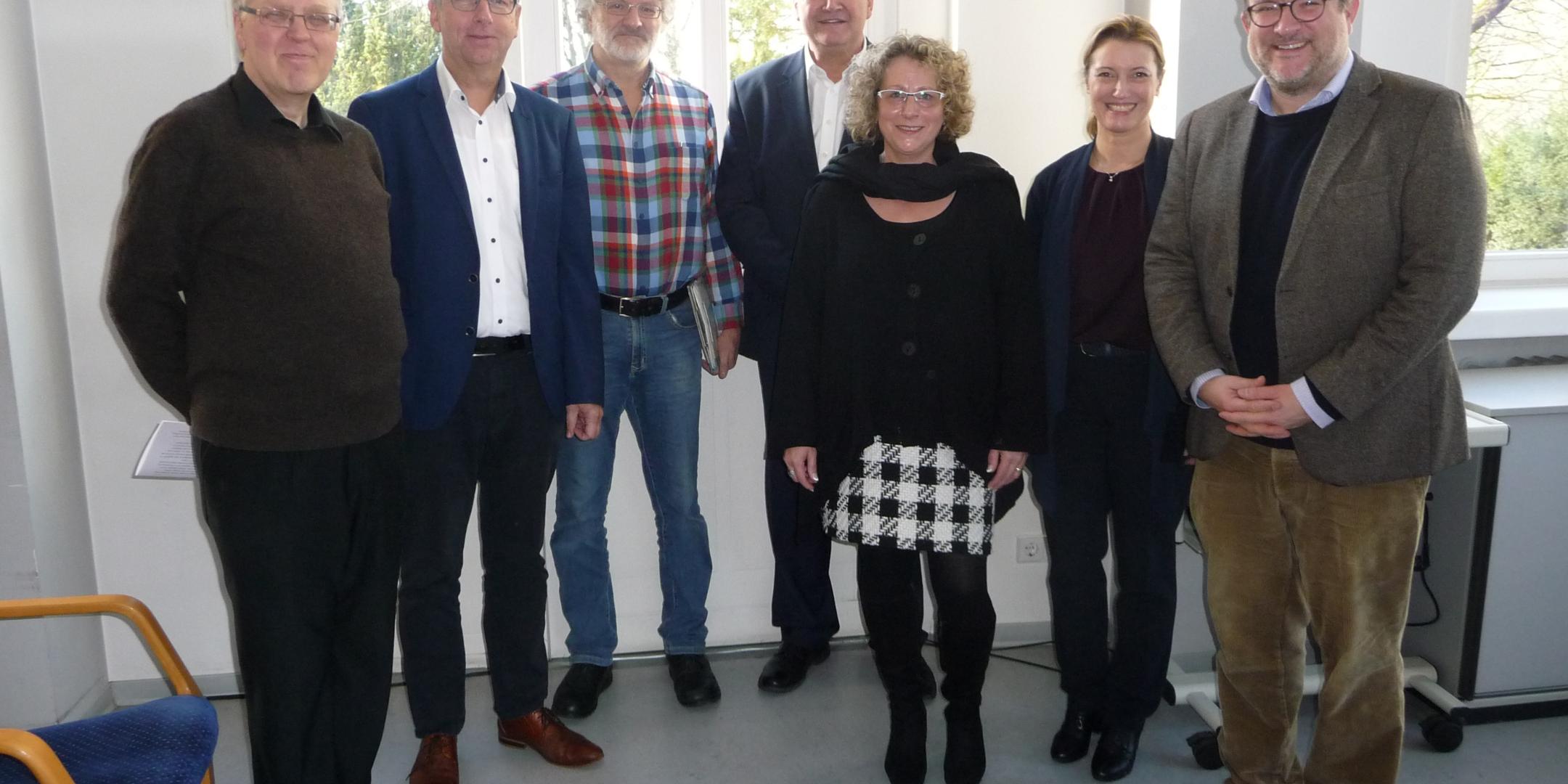 Prof. Dr. Paul Rheinbay SAC, Prof. Dr. Frank Weidner, Uli Schmidt, Joachim Speicher, Martina Beyrowski-Krause, Moderatorin Sandra Postel und Rektor Prof. Dr. Dr. Holger Zaborowski (v. links). Foto: Verena Breitbach/PTHV