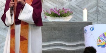 Domkapitular Benedikt Welter bei der Segnungsfeier in Koblenz. Foto: S. Coopmeiners