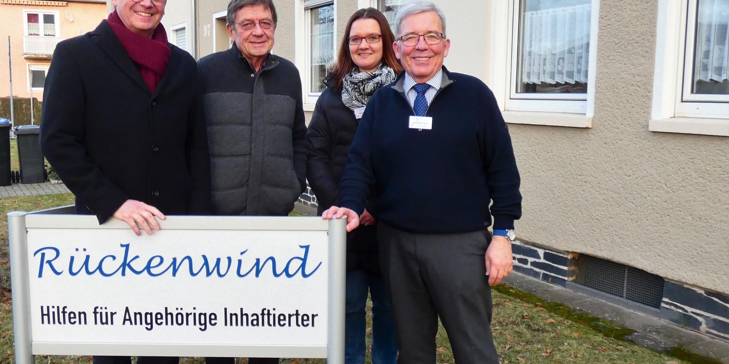 v.l.: Generalvikar Dr. Ulrich Graf von Plettenberg, Diözesanvorsitzender Bernd Walter, Geschäftsstellenleiterin Rückenwind Melanie Begon, Projektleiter Rückenwind Hans‐Peter Pesch